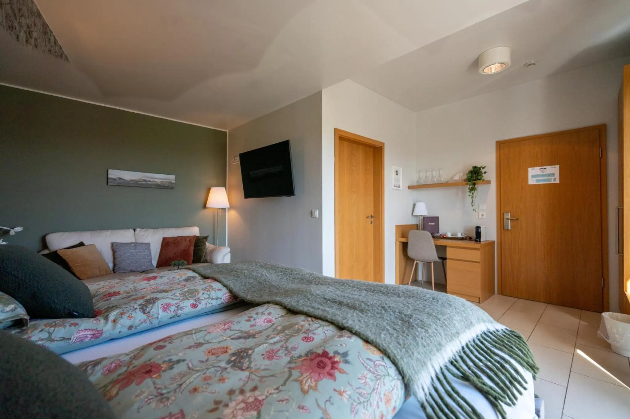 Bedroom, Bed in Hotel Laki