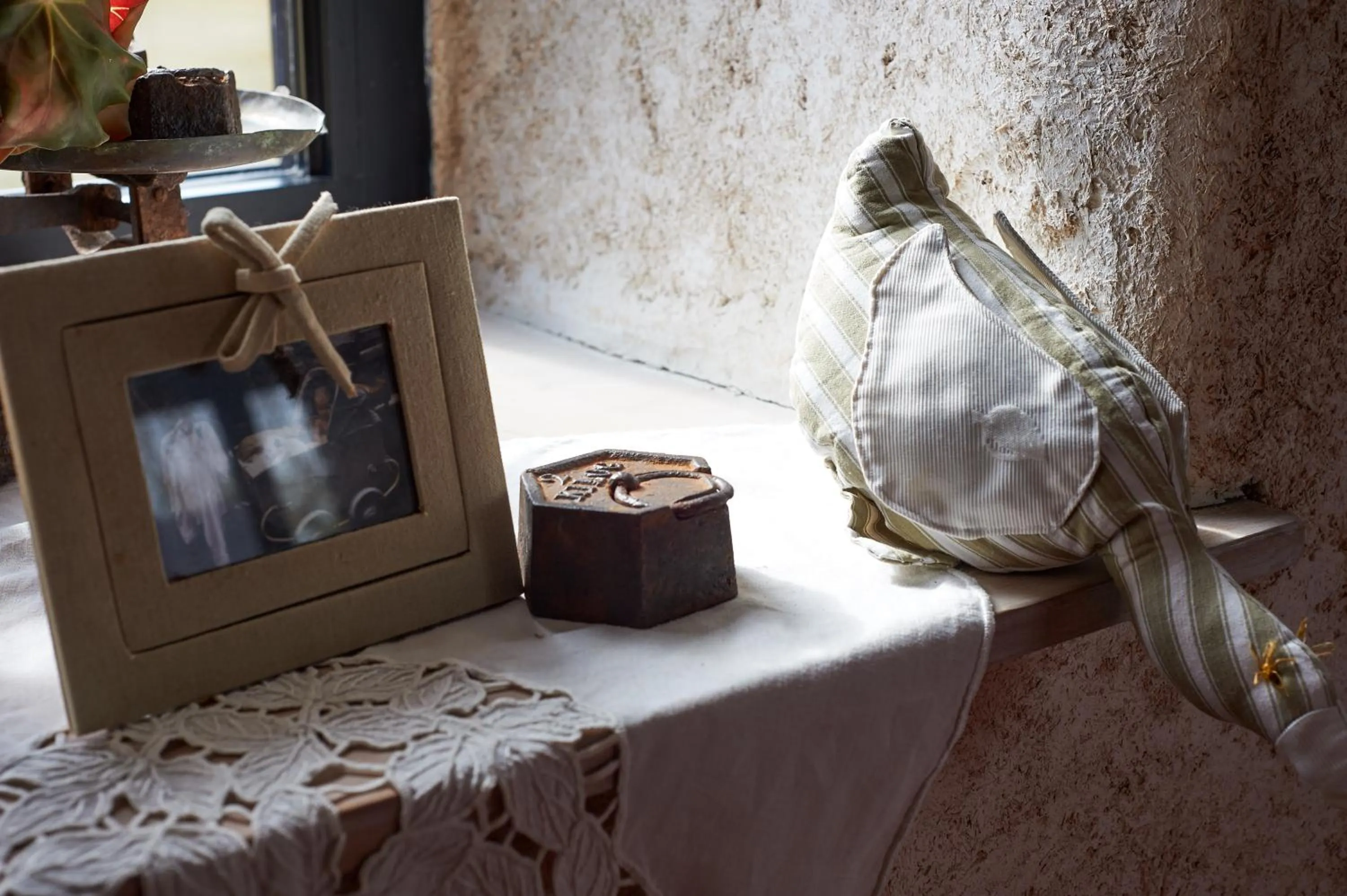 Decorative detail in Aux Greniers à Rêves