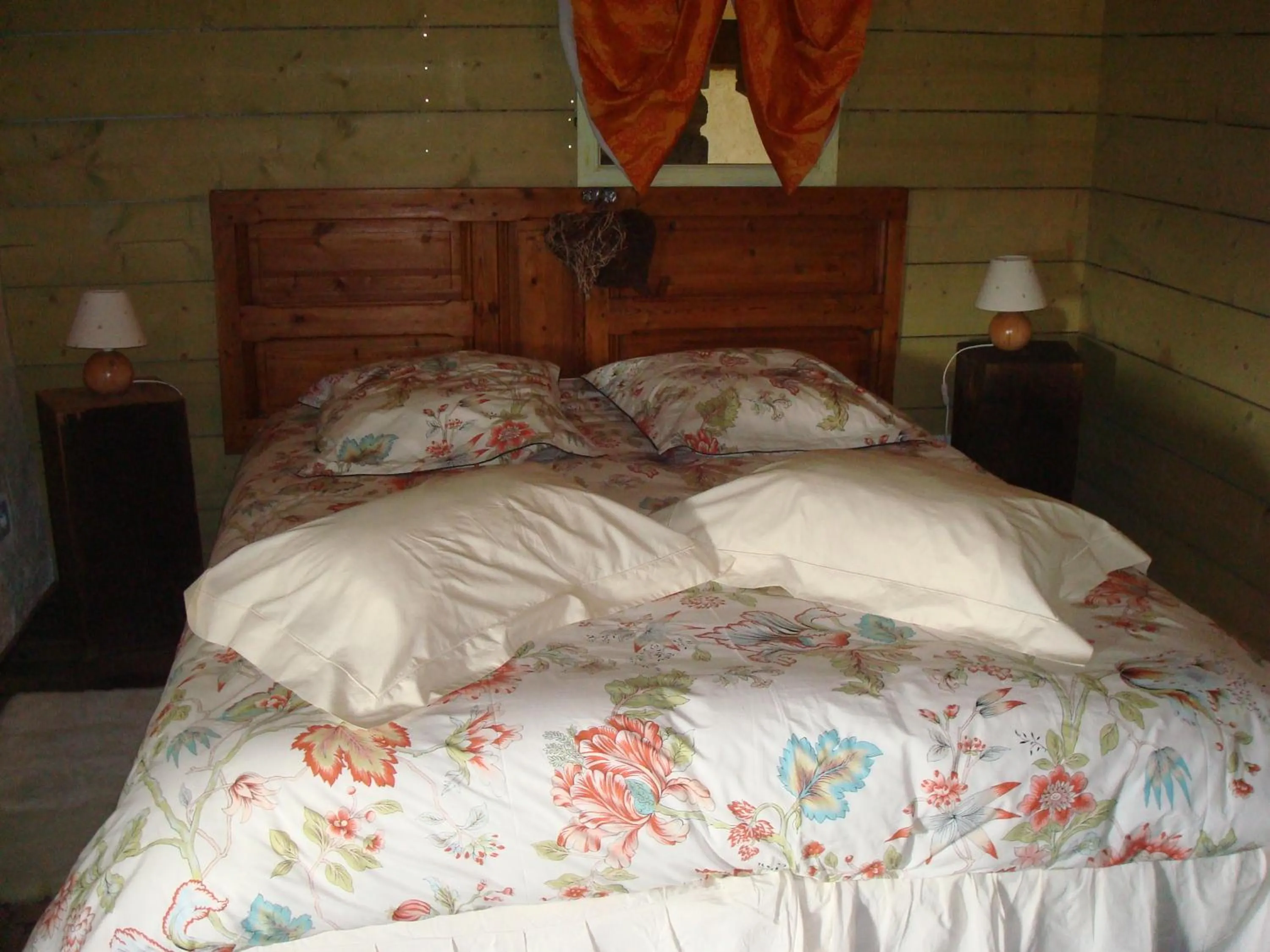 Bedroom, Bed in Aux Greniers à Rêves