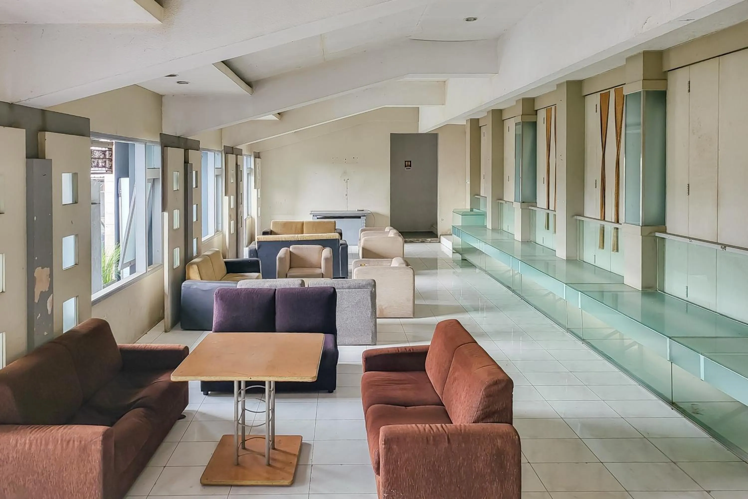 Seating area in RedDoorz near UPI Setiabudhi Bandung