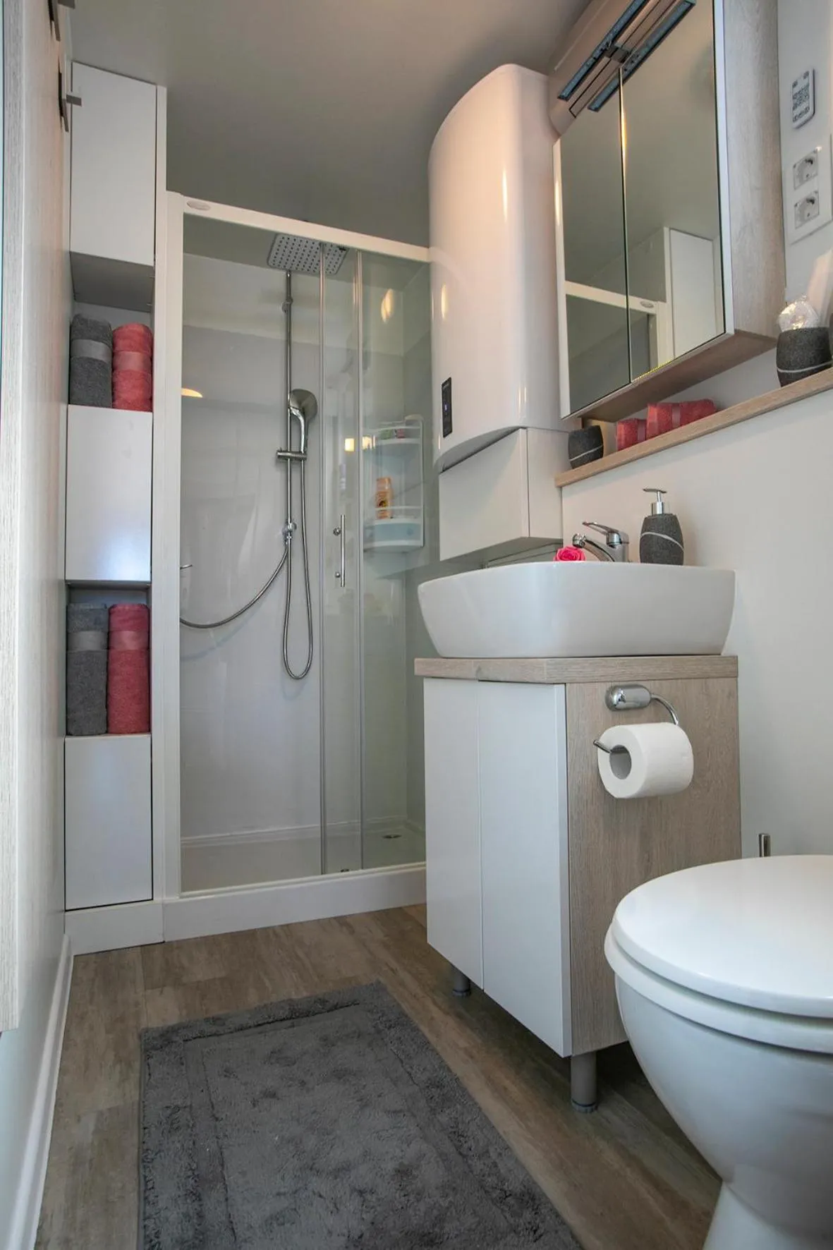 Shower in Floating Sea House Principessa
