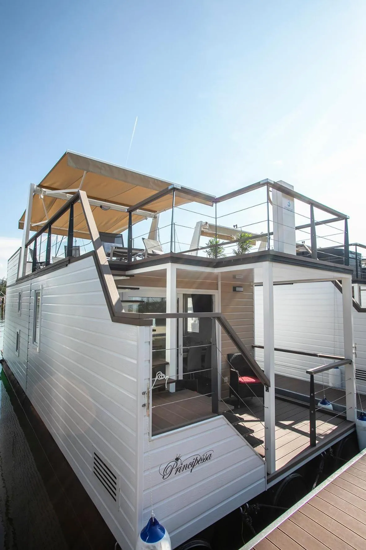 Facade/entrance in Floating Sea House Principessa