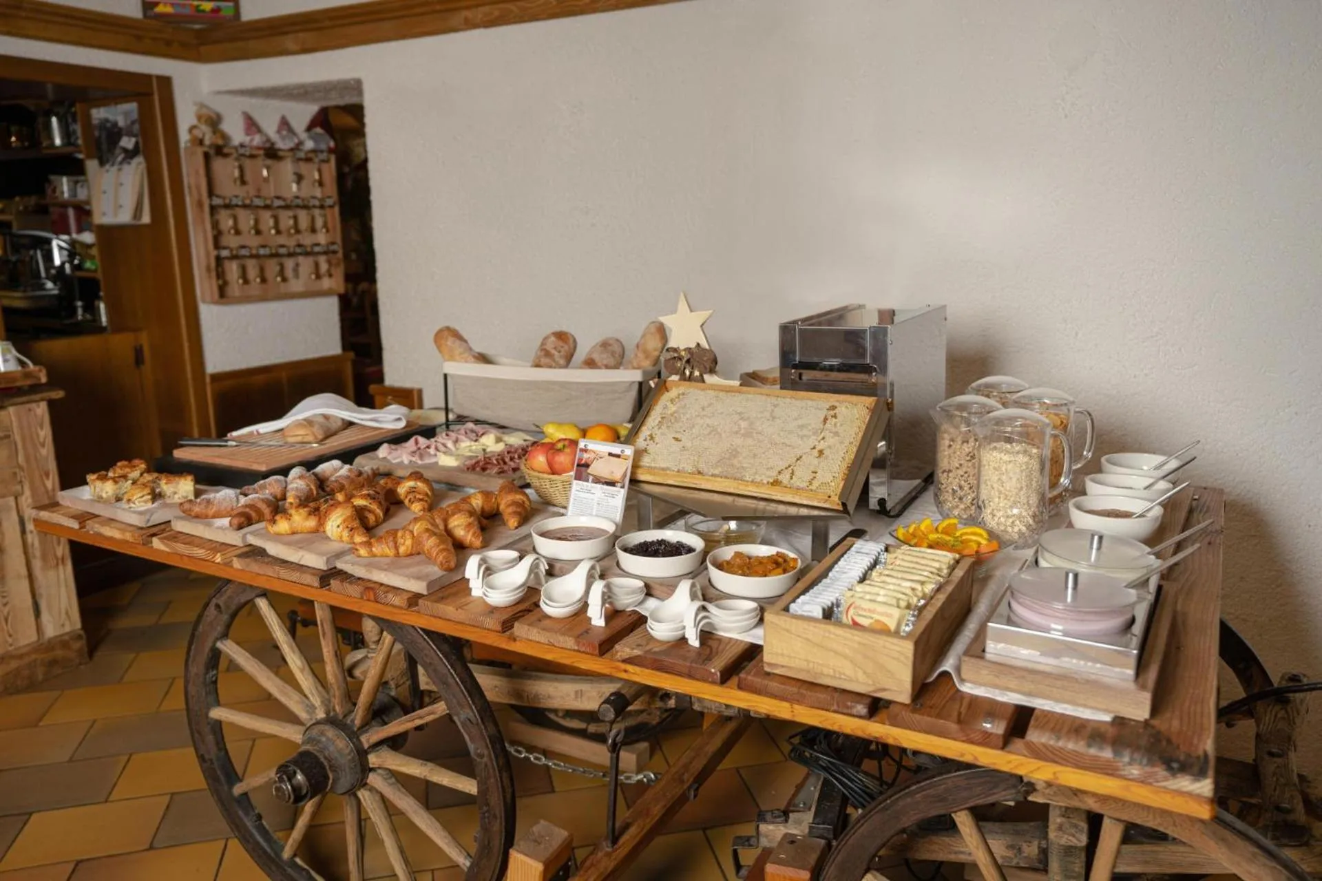 Breakfast in Rifugio Cereda