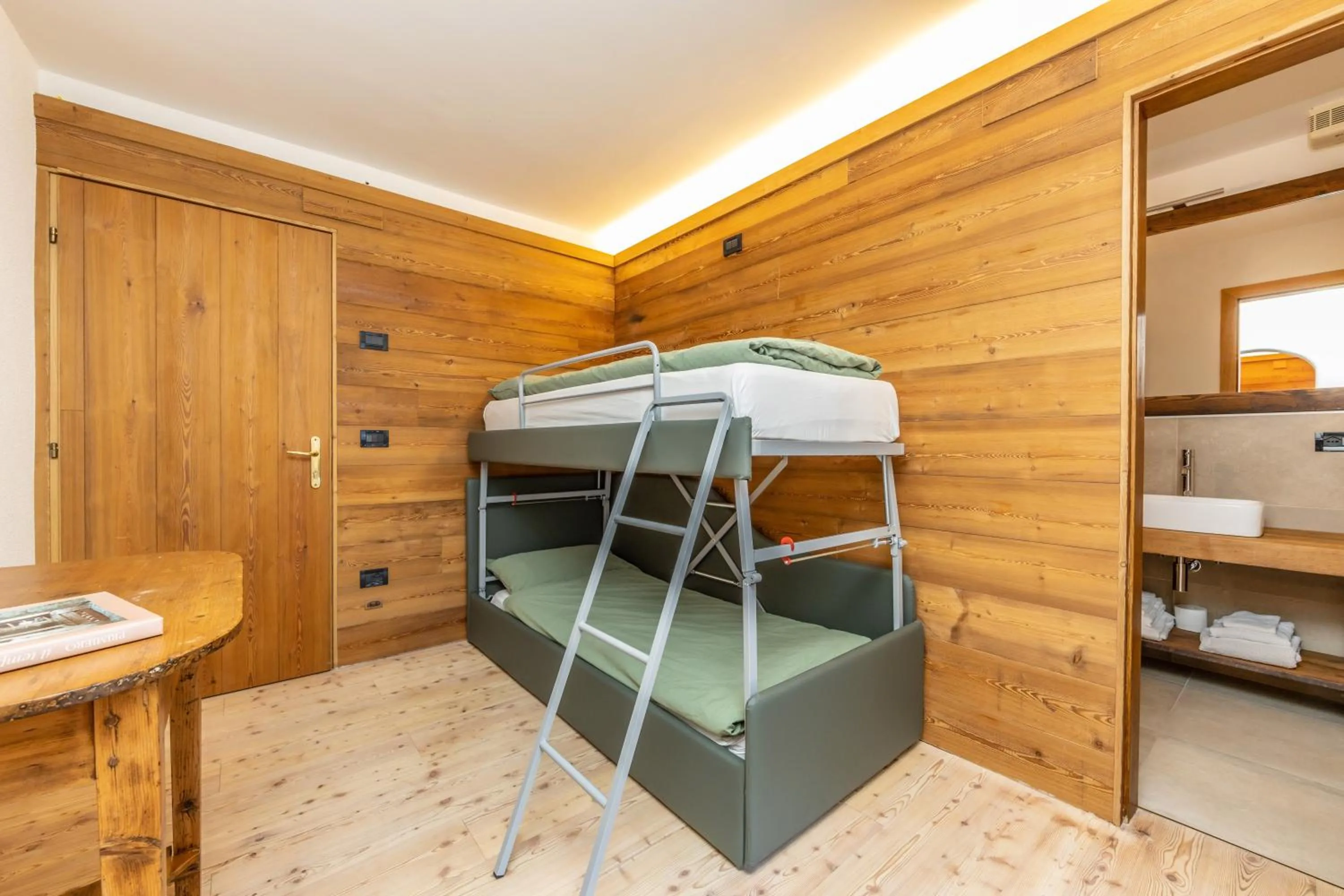 bunk bed, Bed in Rifugio Cereda