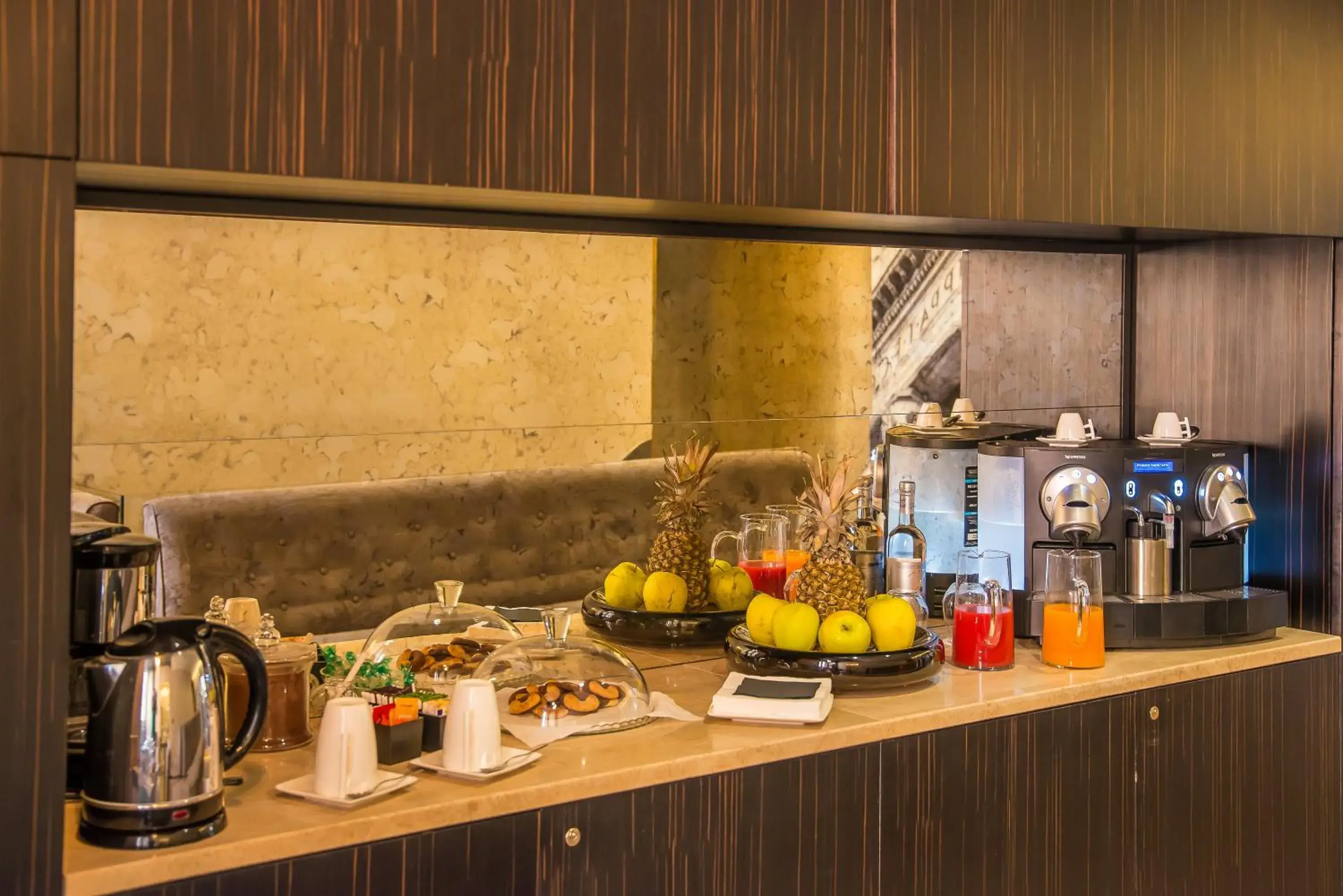 Lounge or bar in Campo Marzio Luxury Suites Lounge or bar in Campo Marzio Luxury Suites