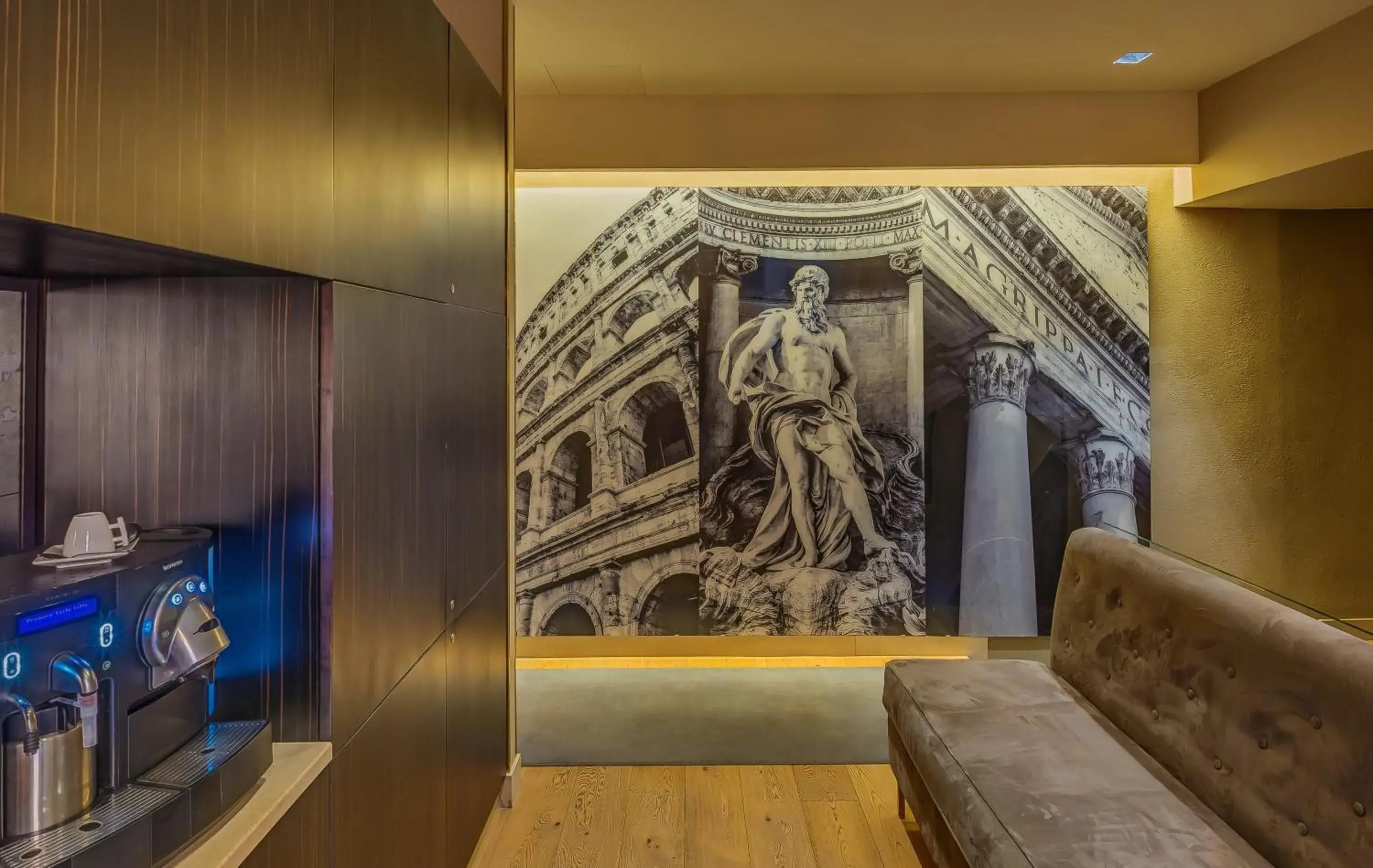 Lounge or bar in Campo Marzio Luxury Suites Lounge or bar in Campo Marzio Luxury Suites