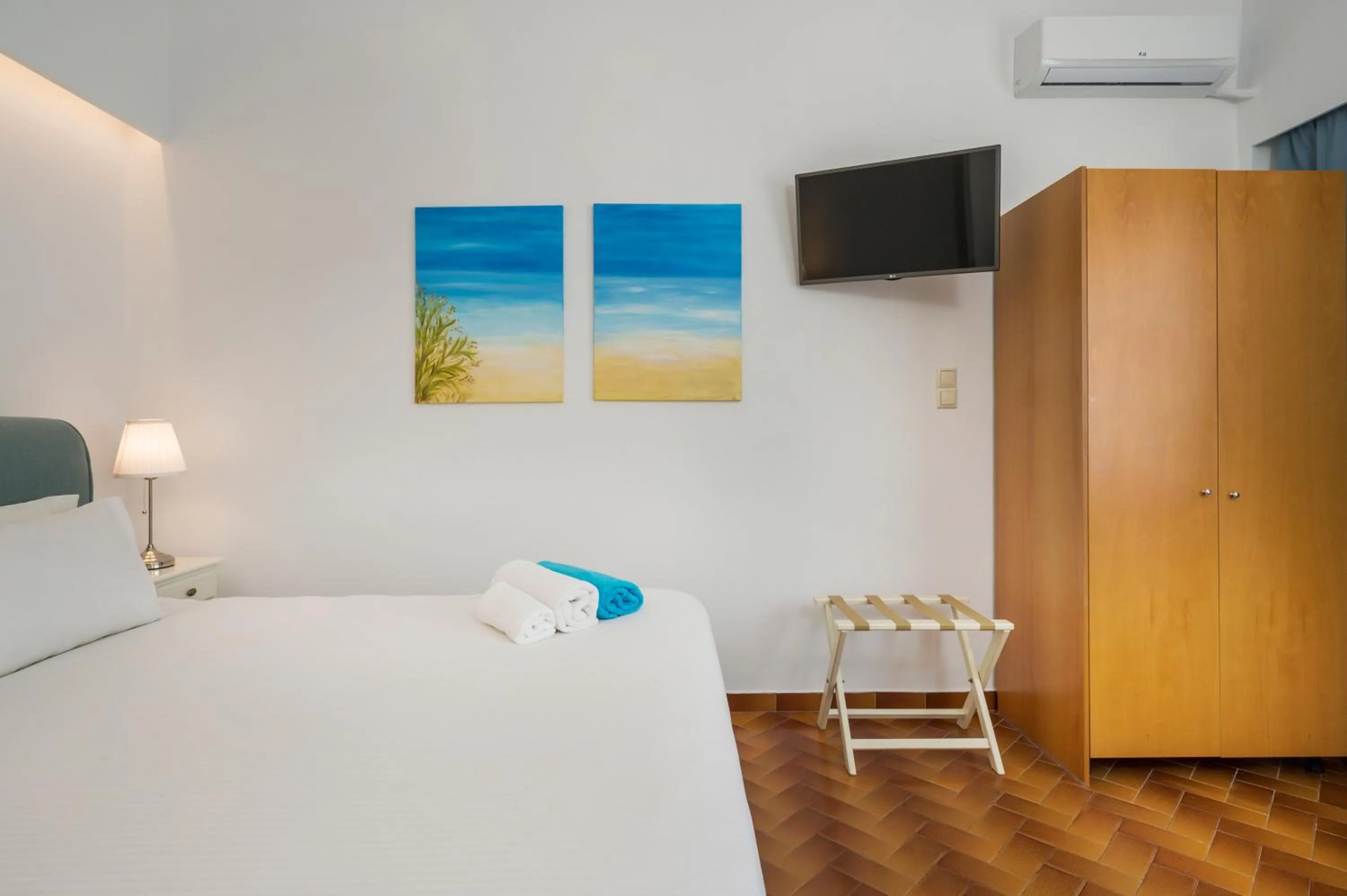 Bedroom, Bed in Hermes Beach Front