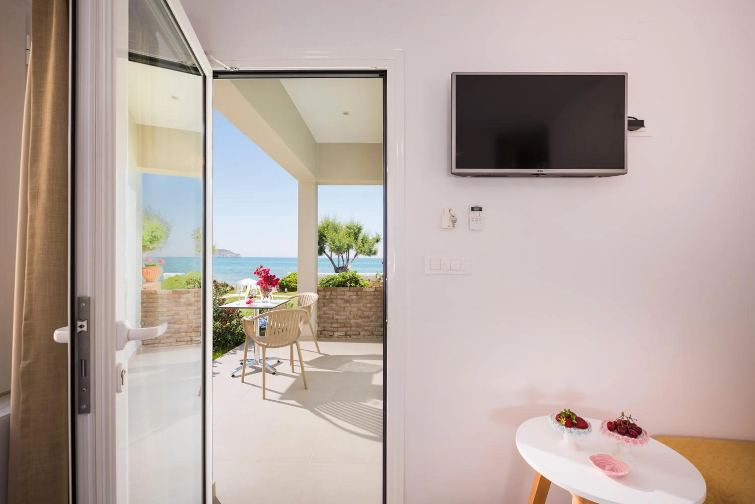 Garden view in Hermes Beach Front