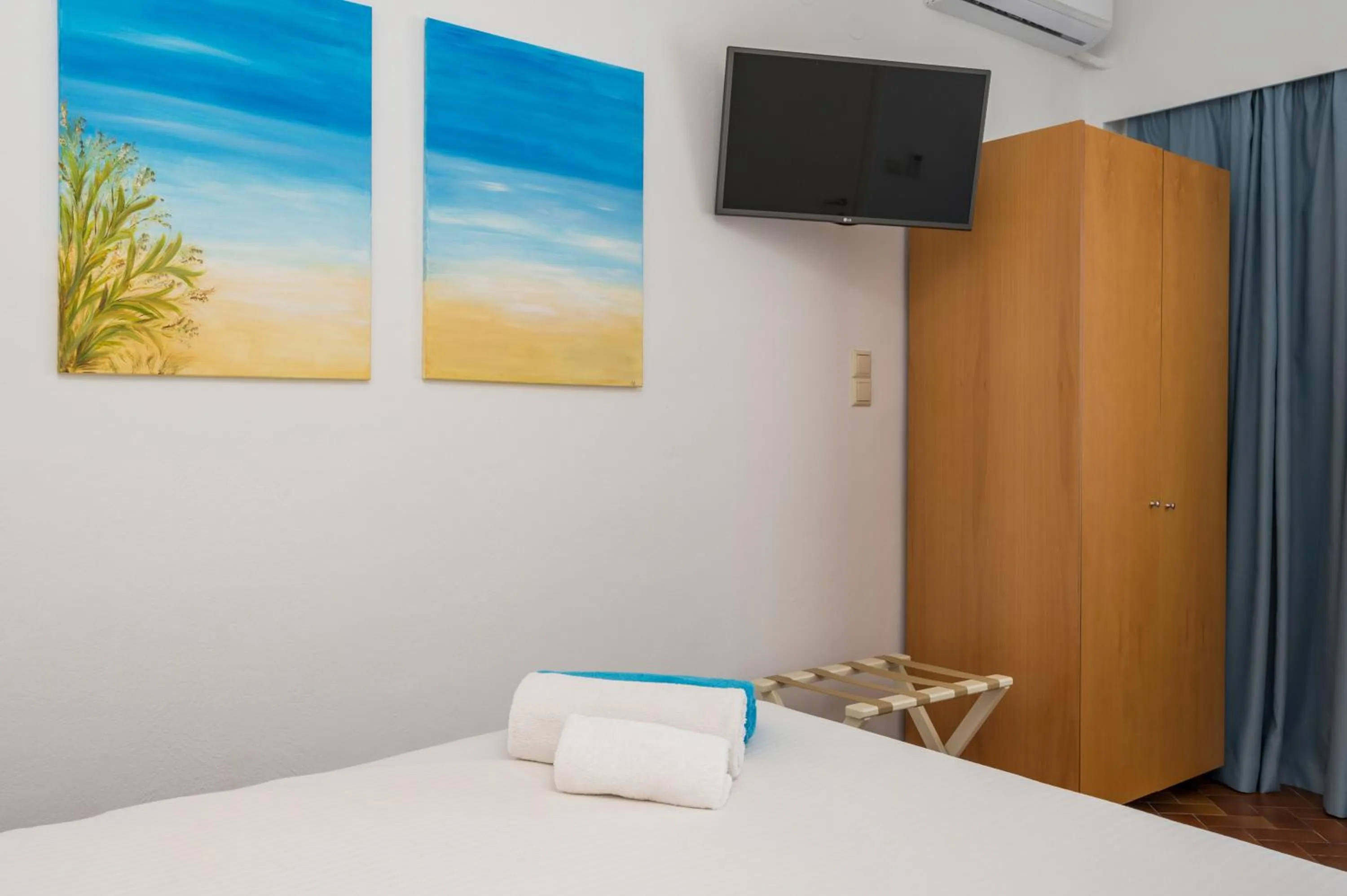 Bedroom, Bed in Hermes Beach Front