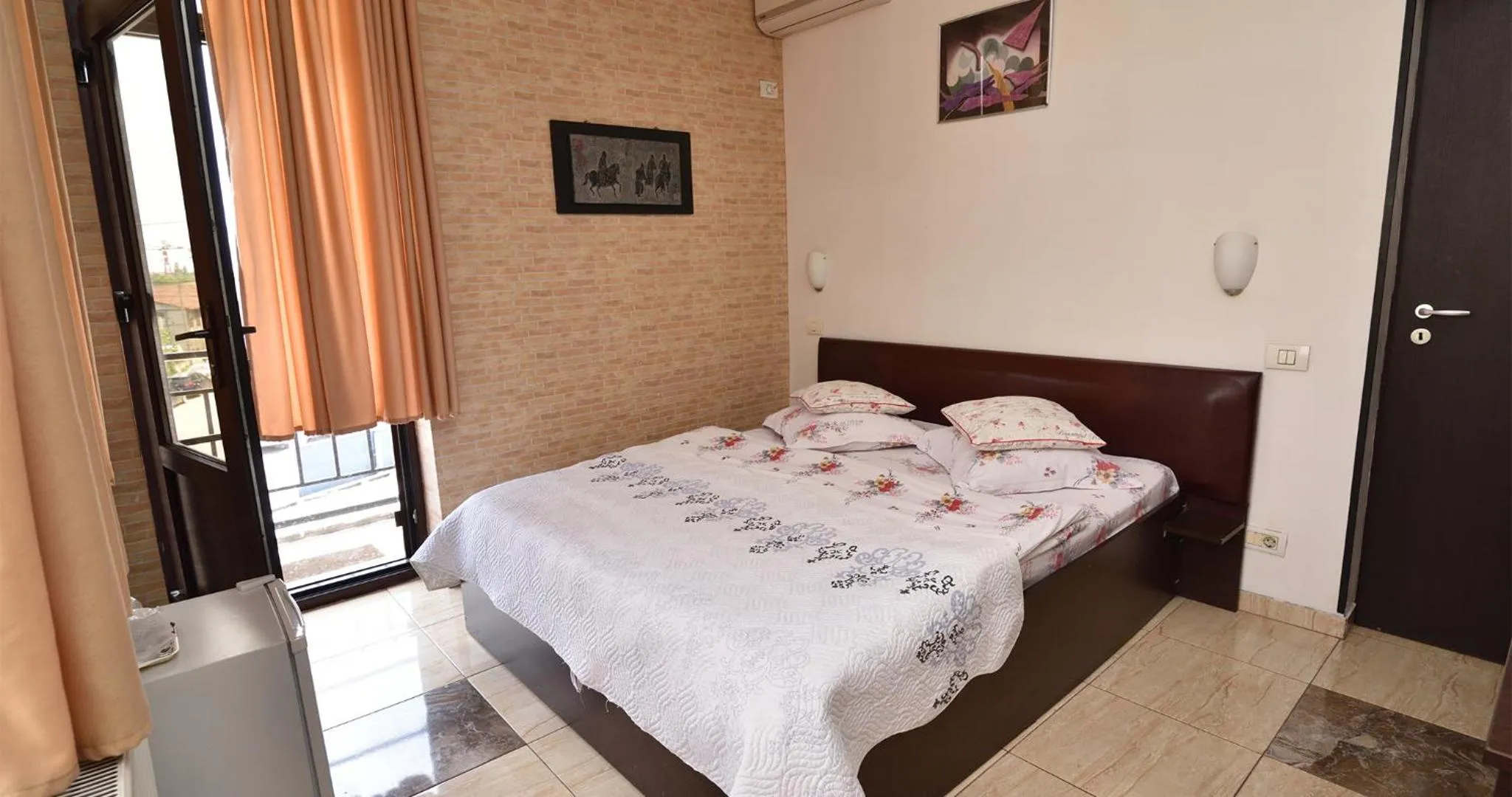 Photo of the whole room in Hotel Taco