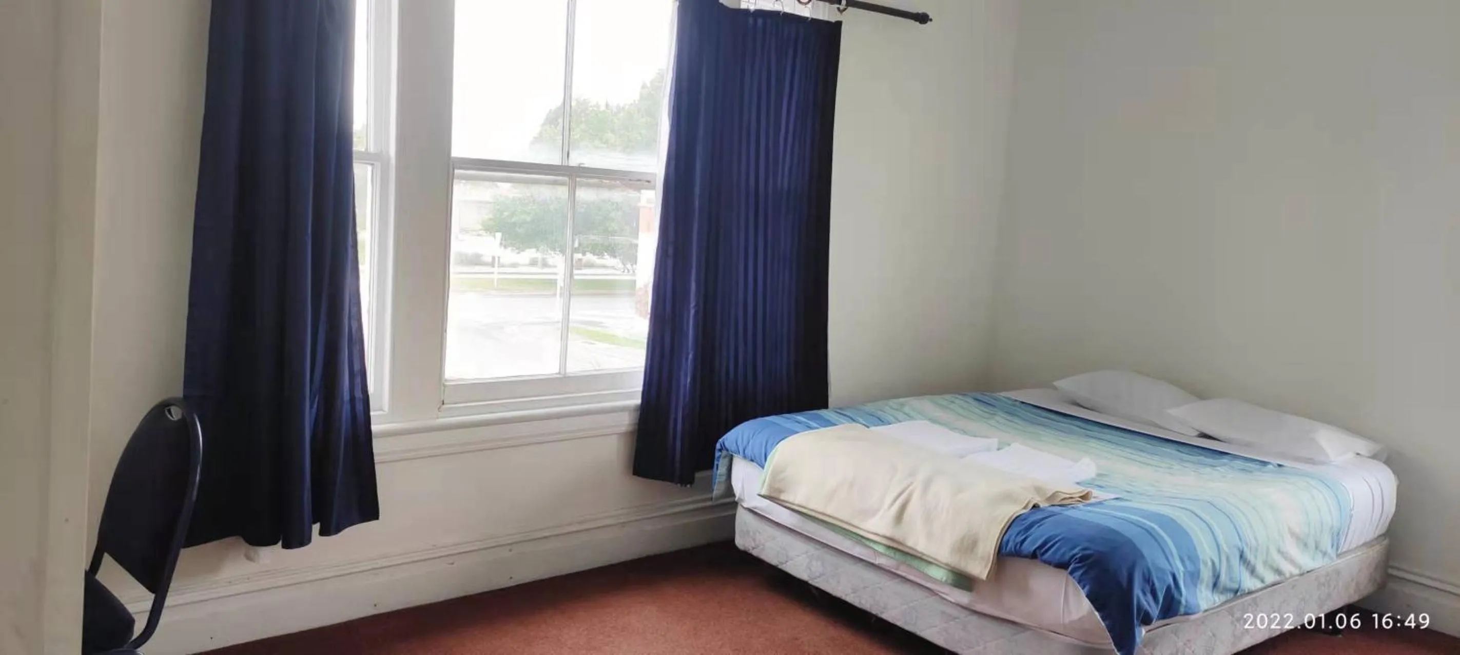 Bed in South Rakaia Hotel