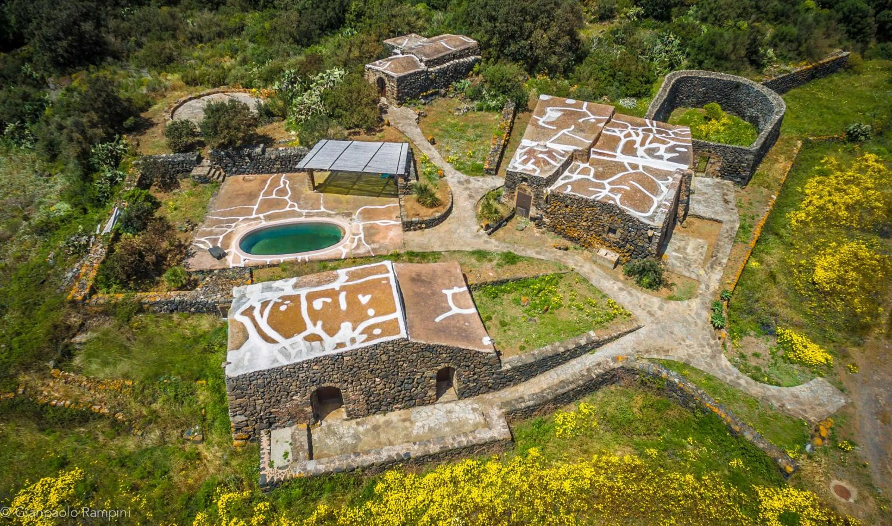 Facade/entrance in 2 Gatti - Sogno