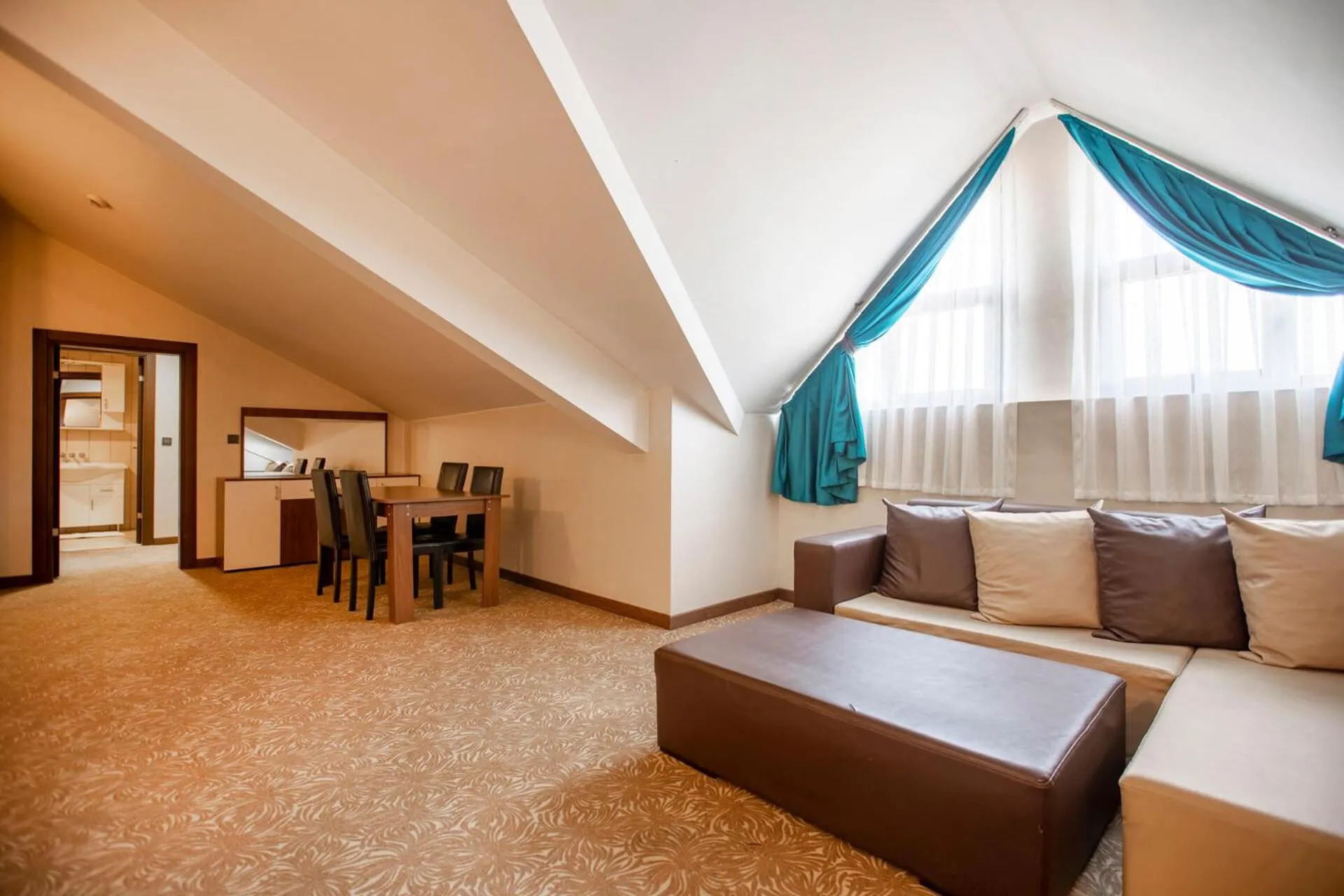 Seating area in Highway Otel