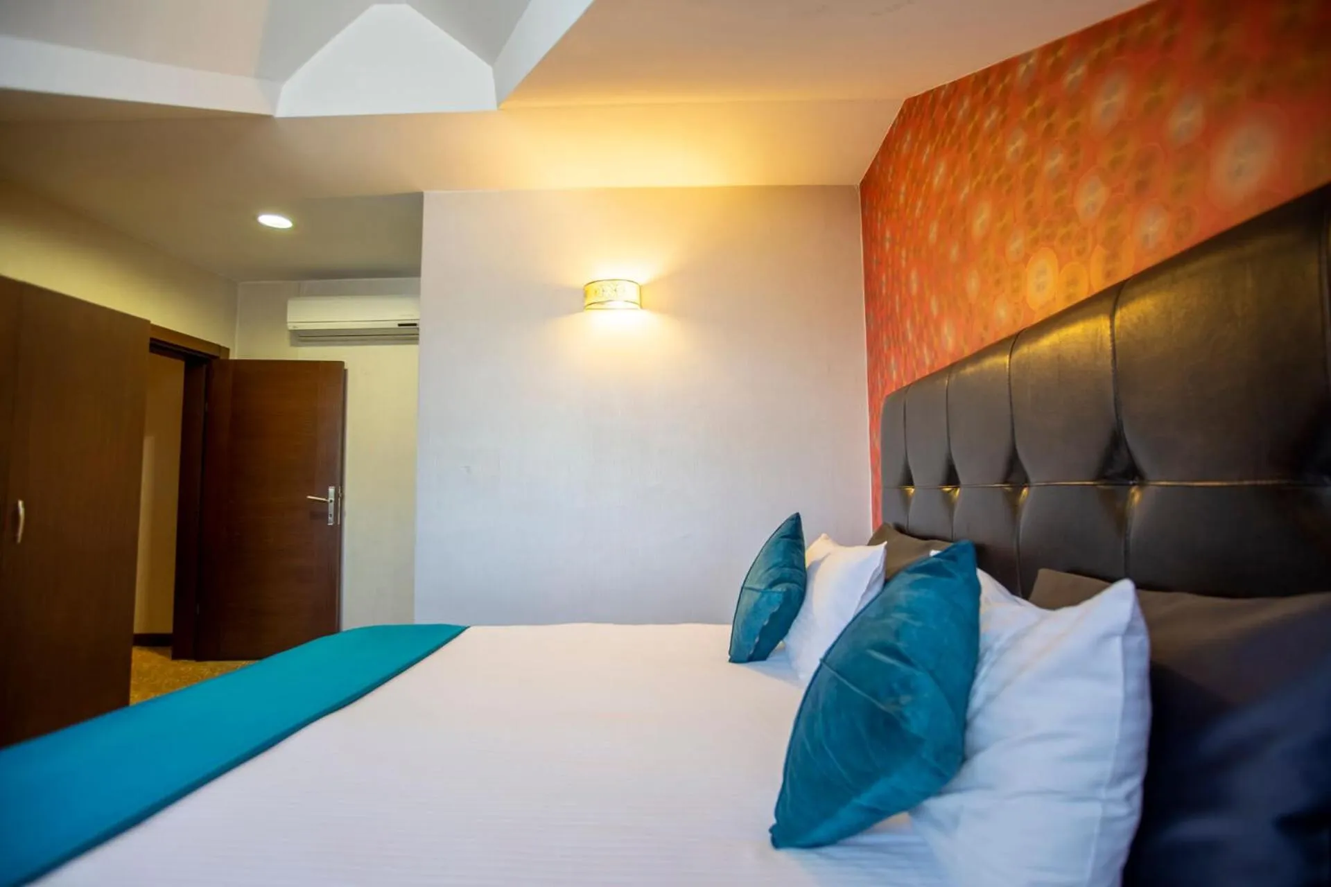 Bedroom in Highway Otel