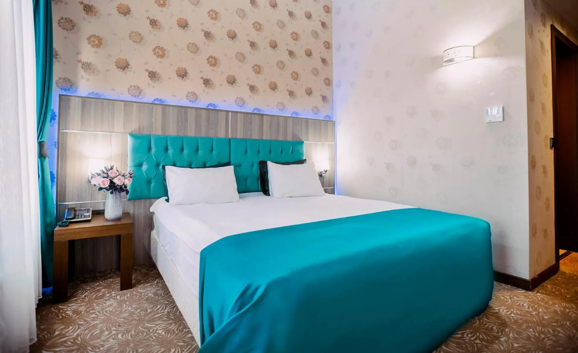 Bedroom in Highway Otel