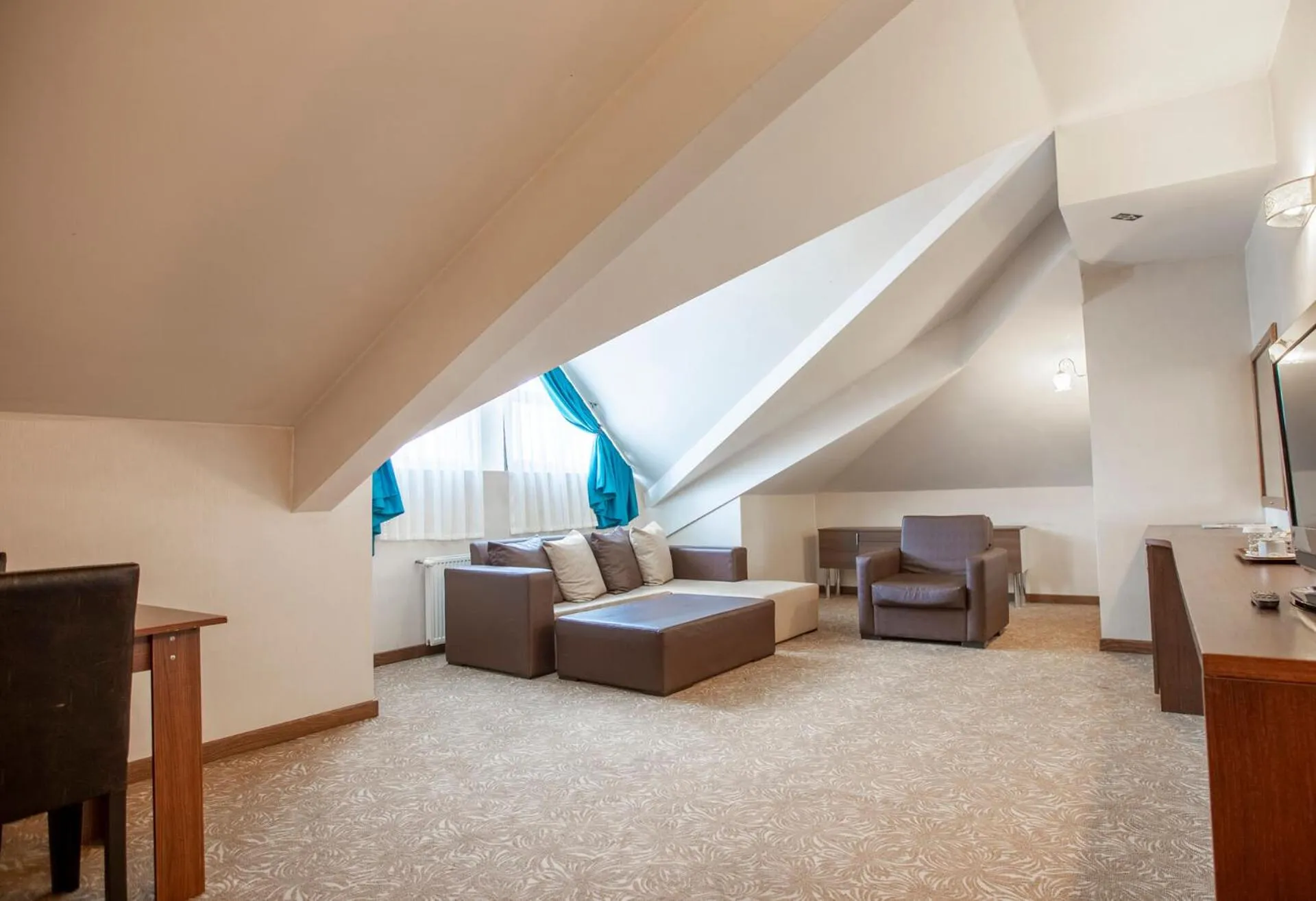 Seating area in Highway Otel