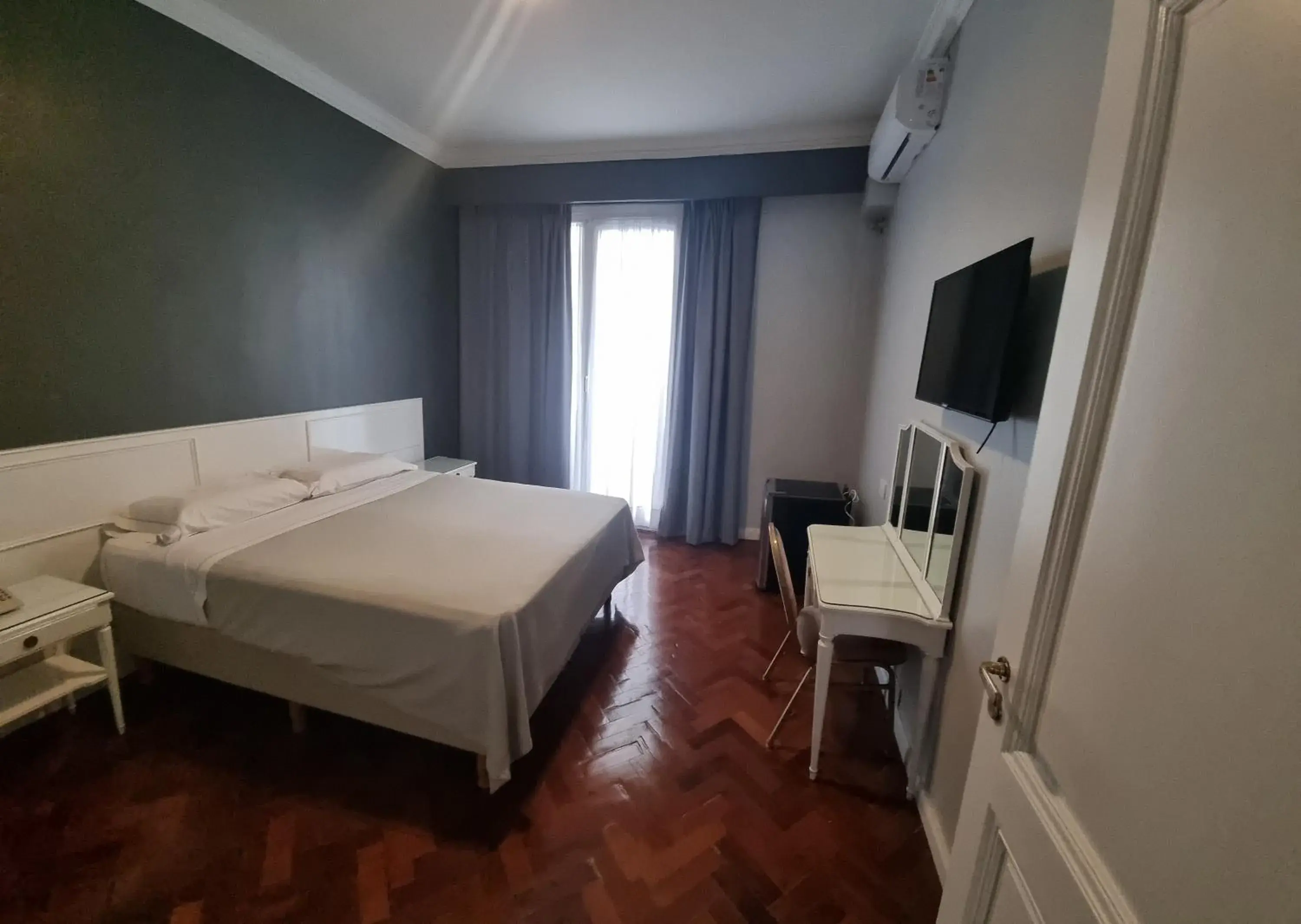 Bed in HOTEL REGIS Bed in HOTEL REGIS