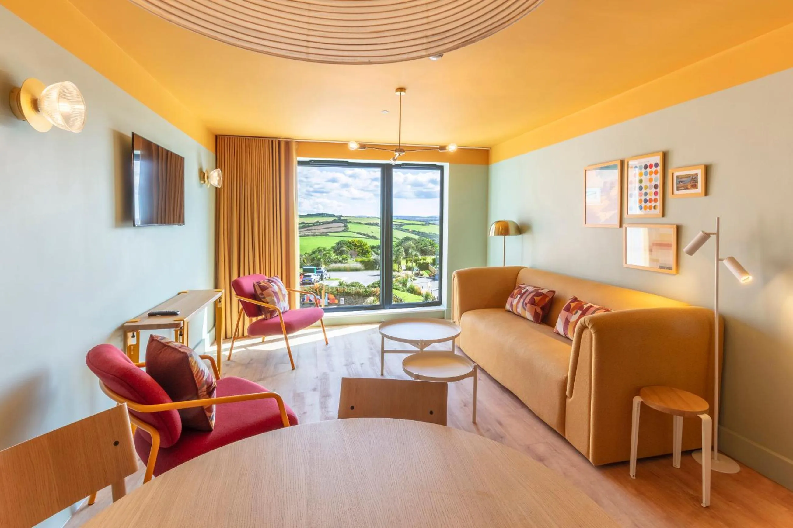 Seating area, Bed in SeaSpace