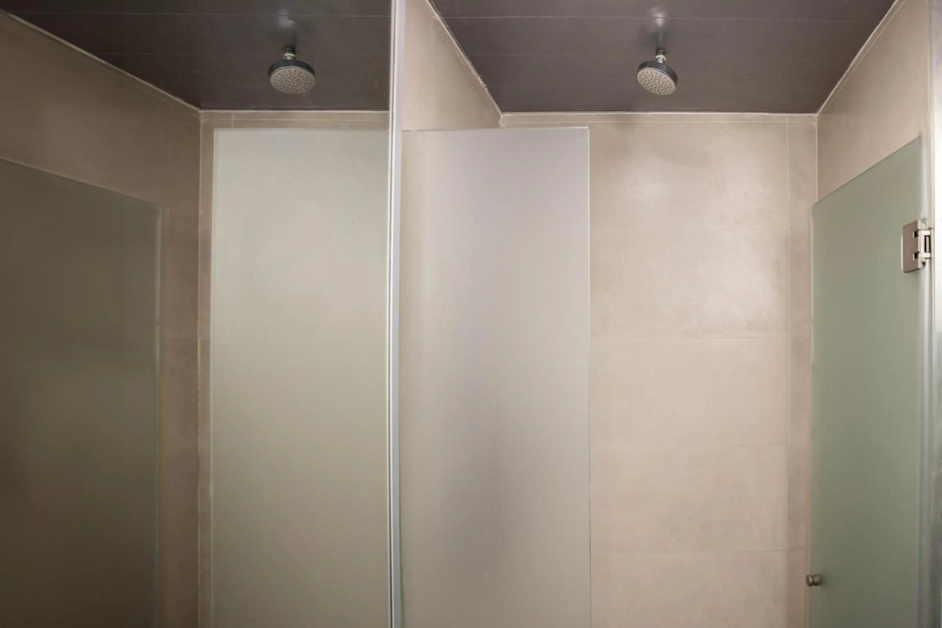 Shower in Urbany Hostel BCN GO!