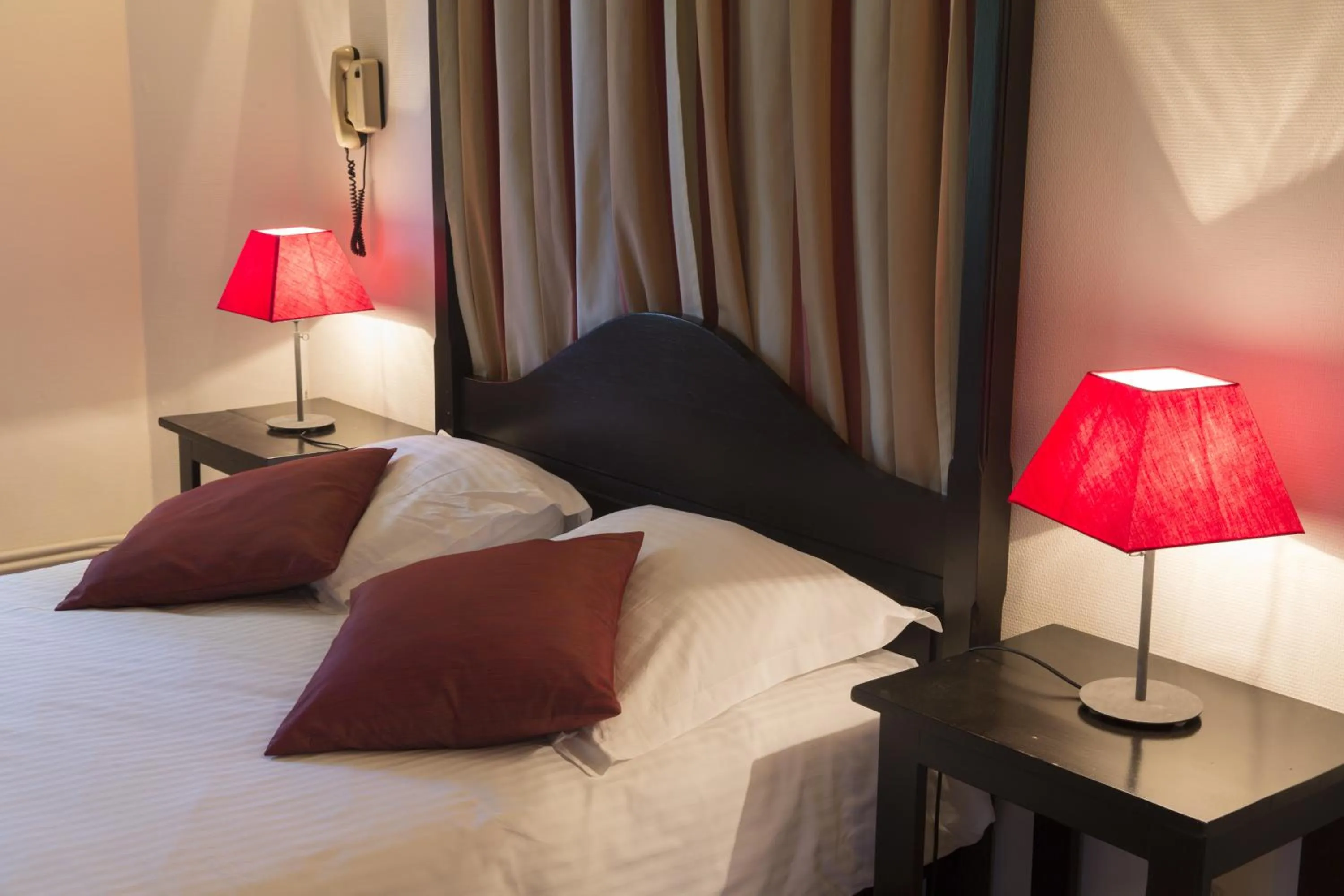 Bed in Hotel Saint-Martin