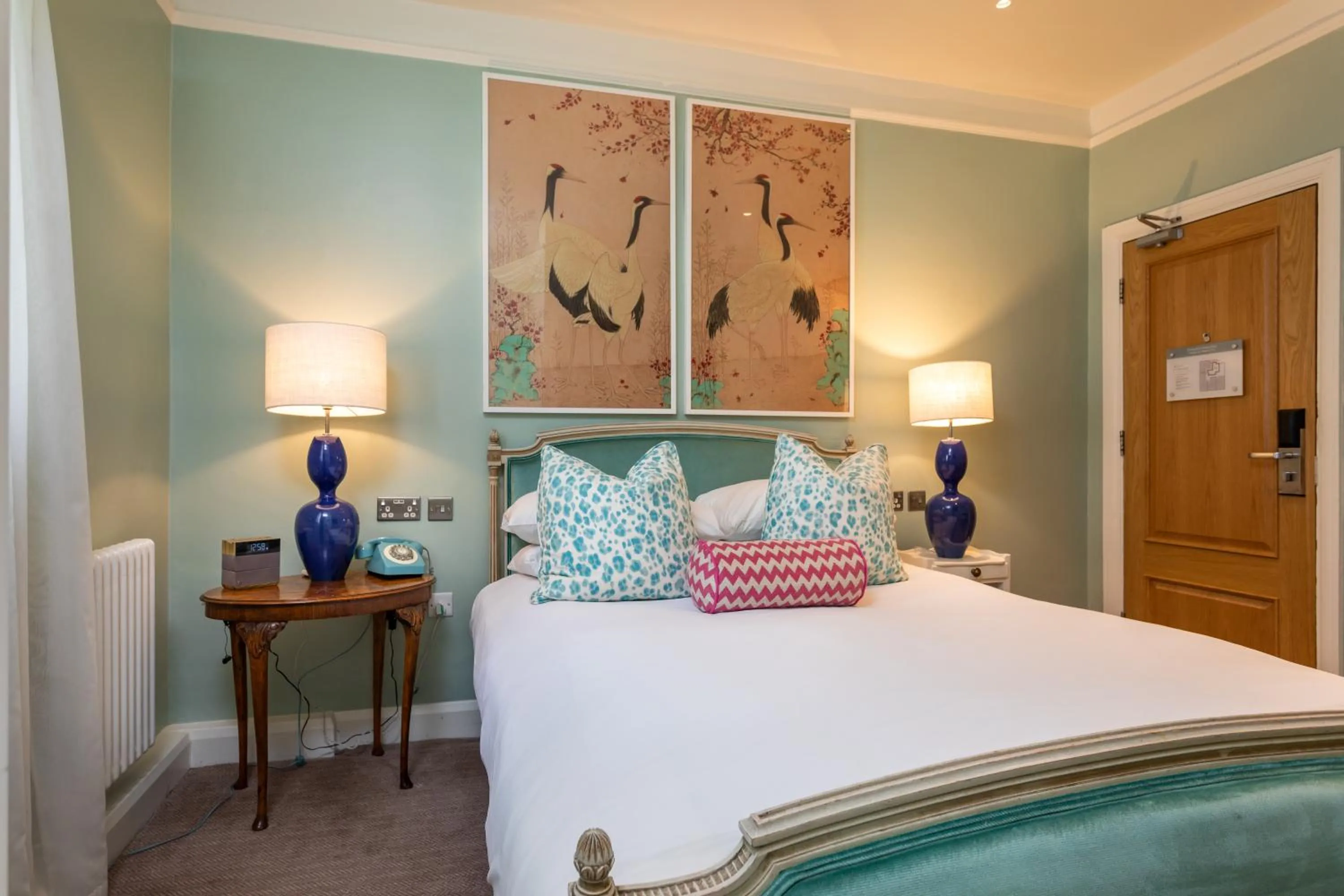 Bed in Roslin Beach Hotel