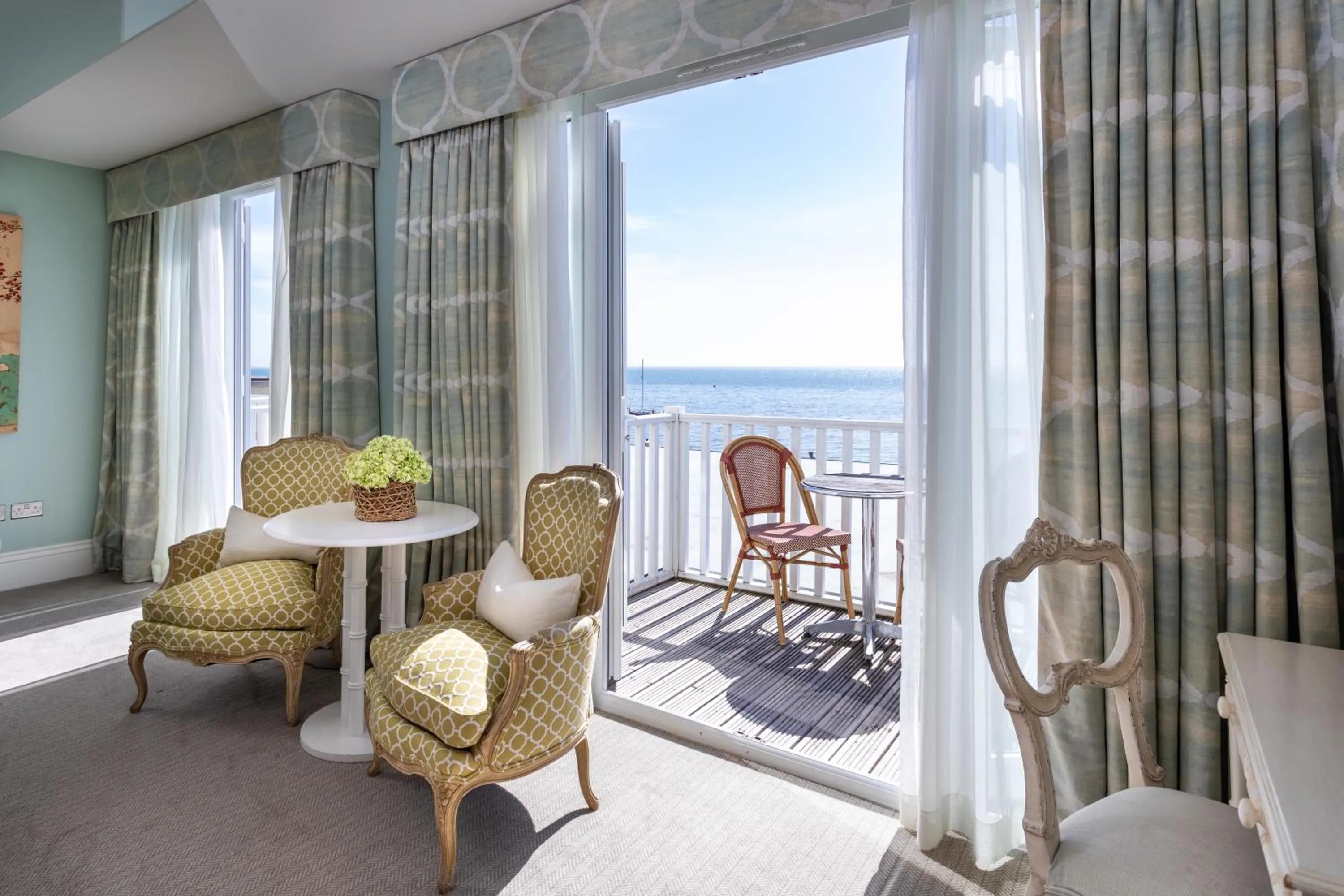 Balcony/Terrace in Roslin Beach Hotel