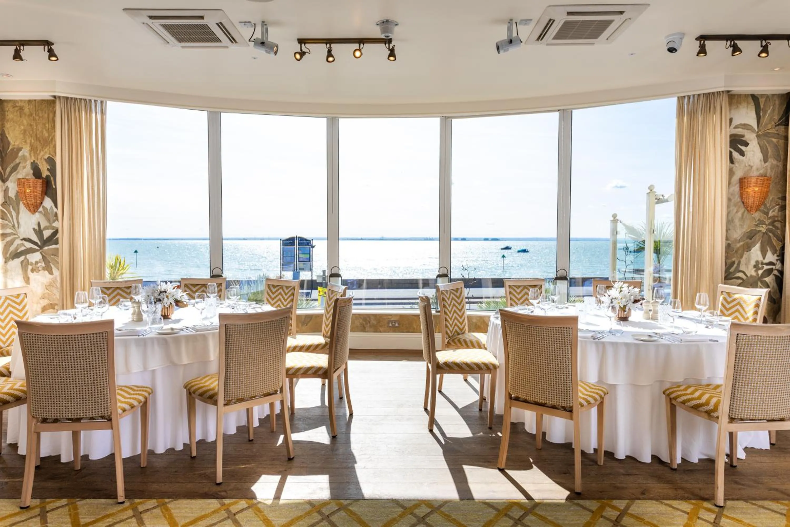 Restaurant/places to eat in Roslin Beach Hotel