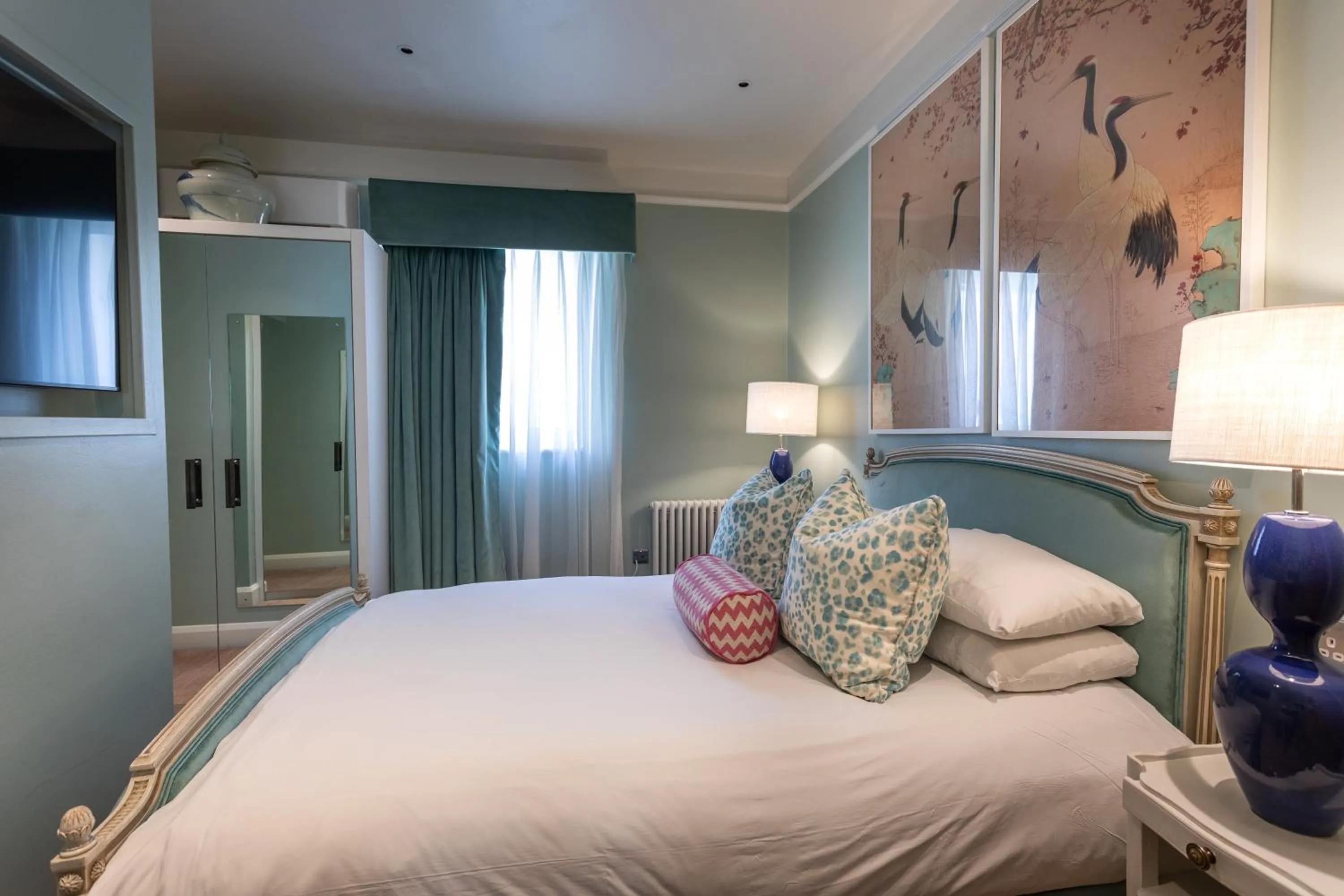 Bedroom, Bed in Roslin Beach Hotel