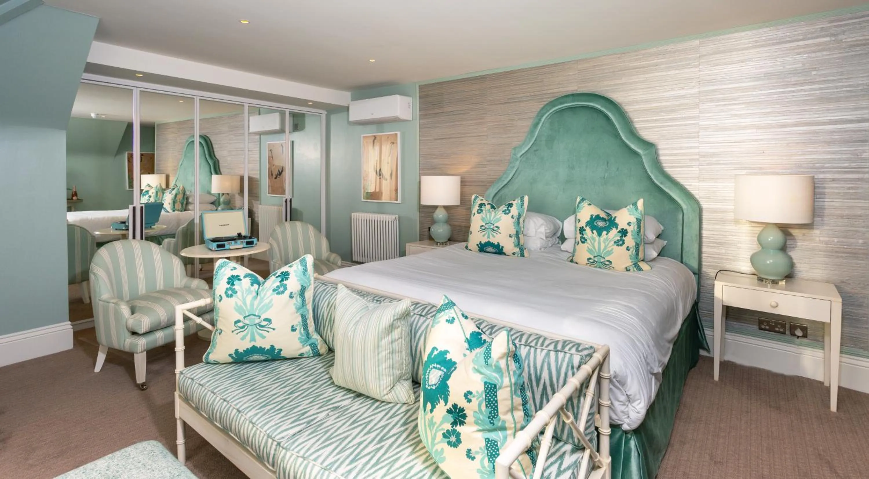 Photo of the whole room, Bed in Roslin Beach Hotel