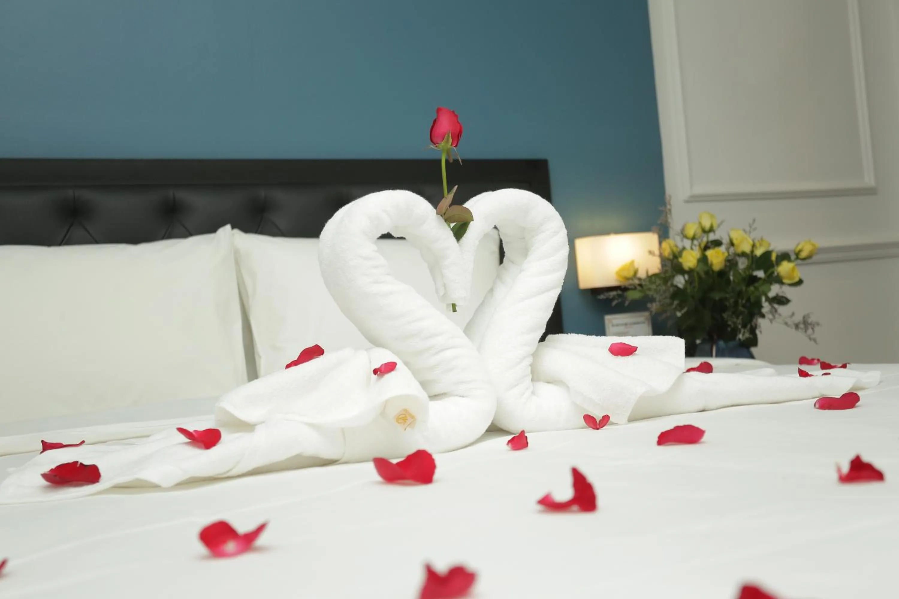 Communal lounge/ TV room, Bed in Adeline Hotel Hanoi