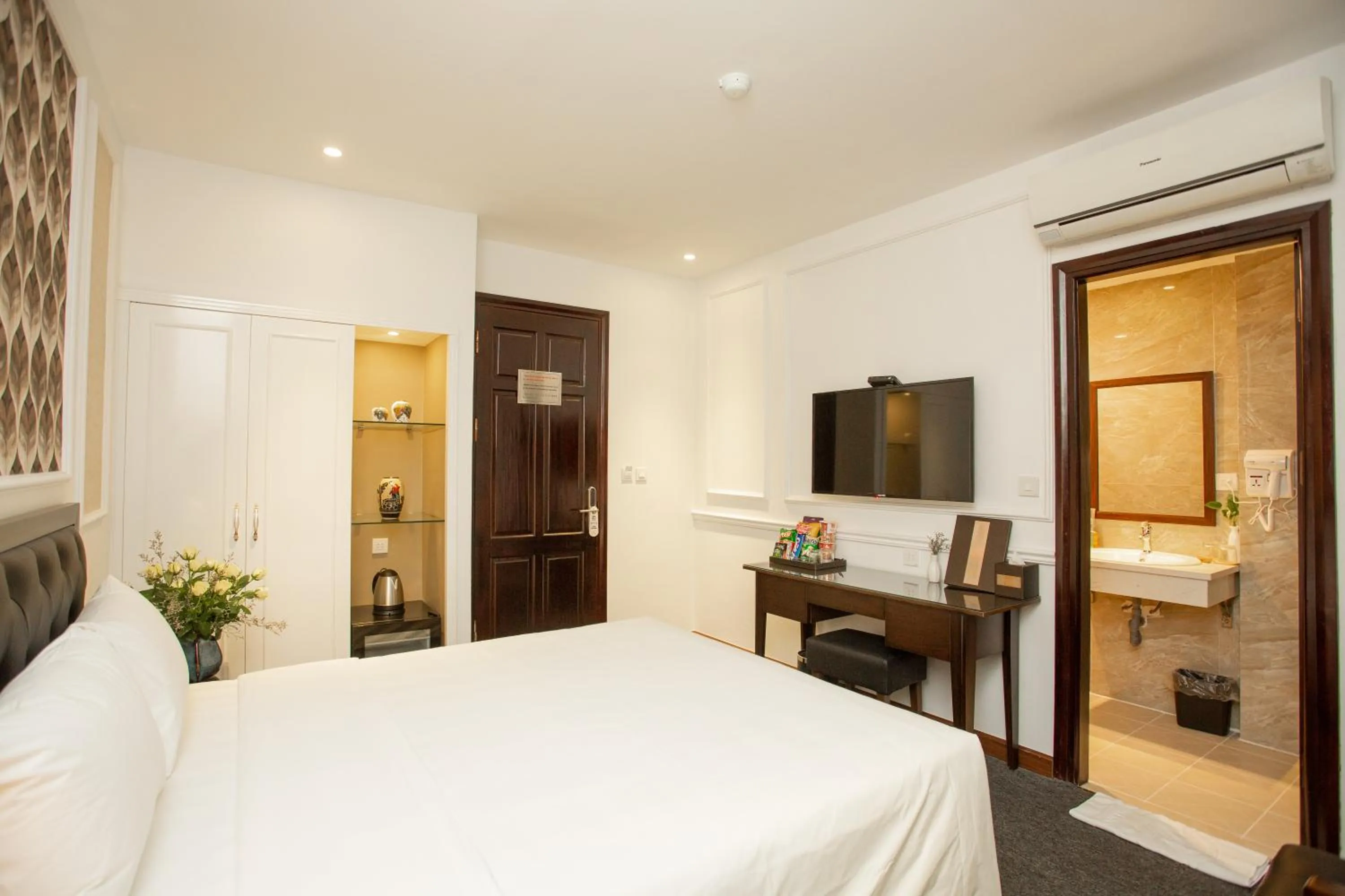 Street view, Bed in Adeline Hotel Hanoi