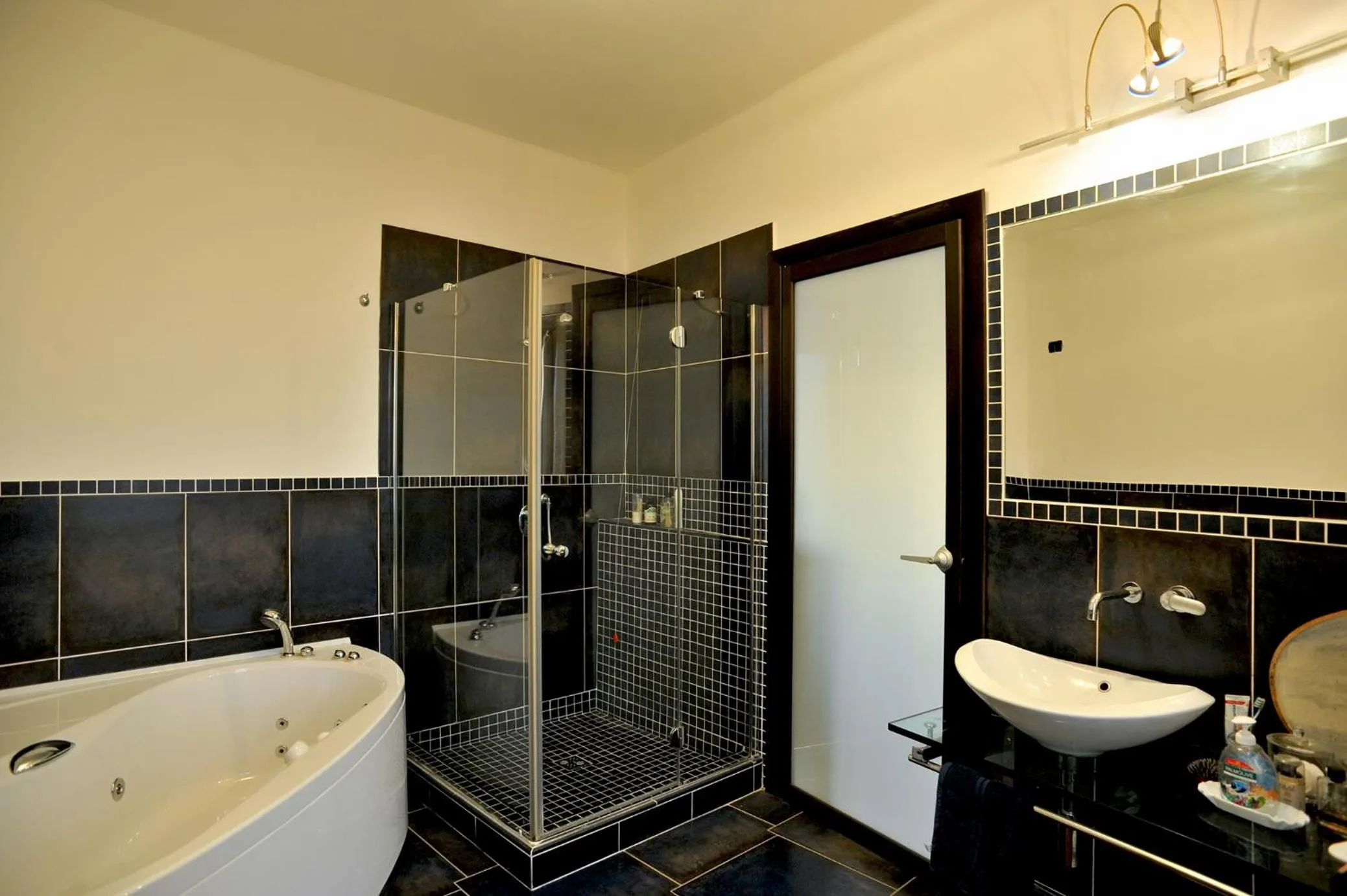 Shower in IL golfo artisti e poeti villa thea