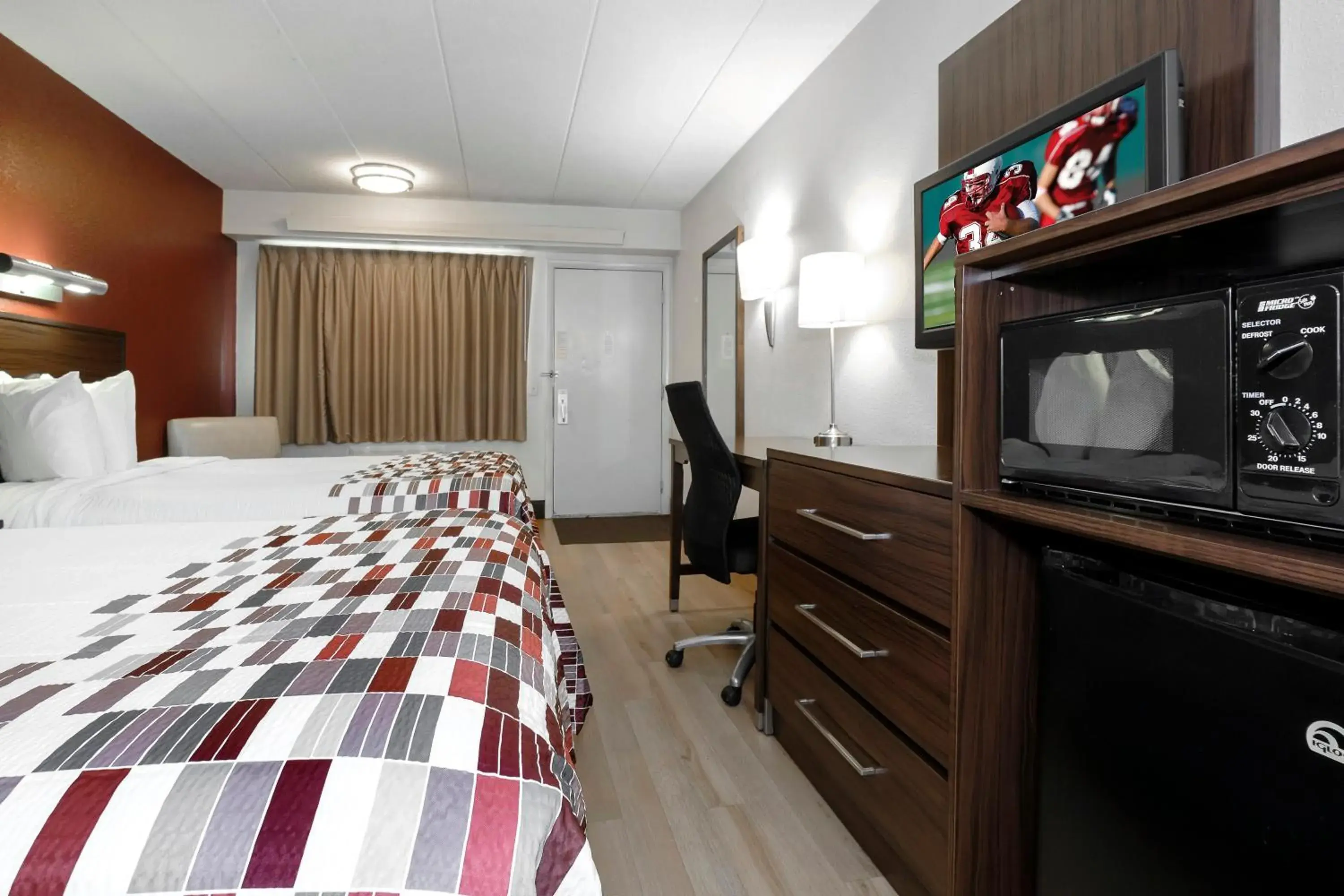 Bedroom, Bed in Red Roof Inn Aberdeen Bedroom, Bed in Red Roof Inn Aberdeen