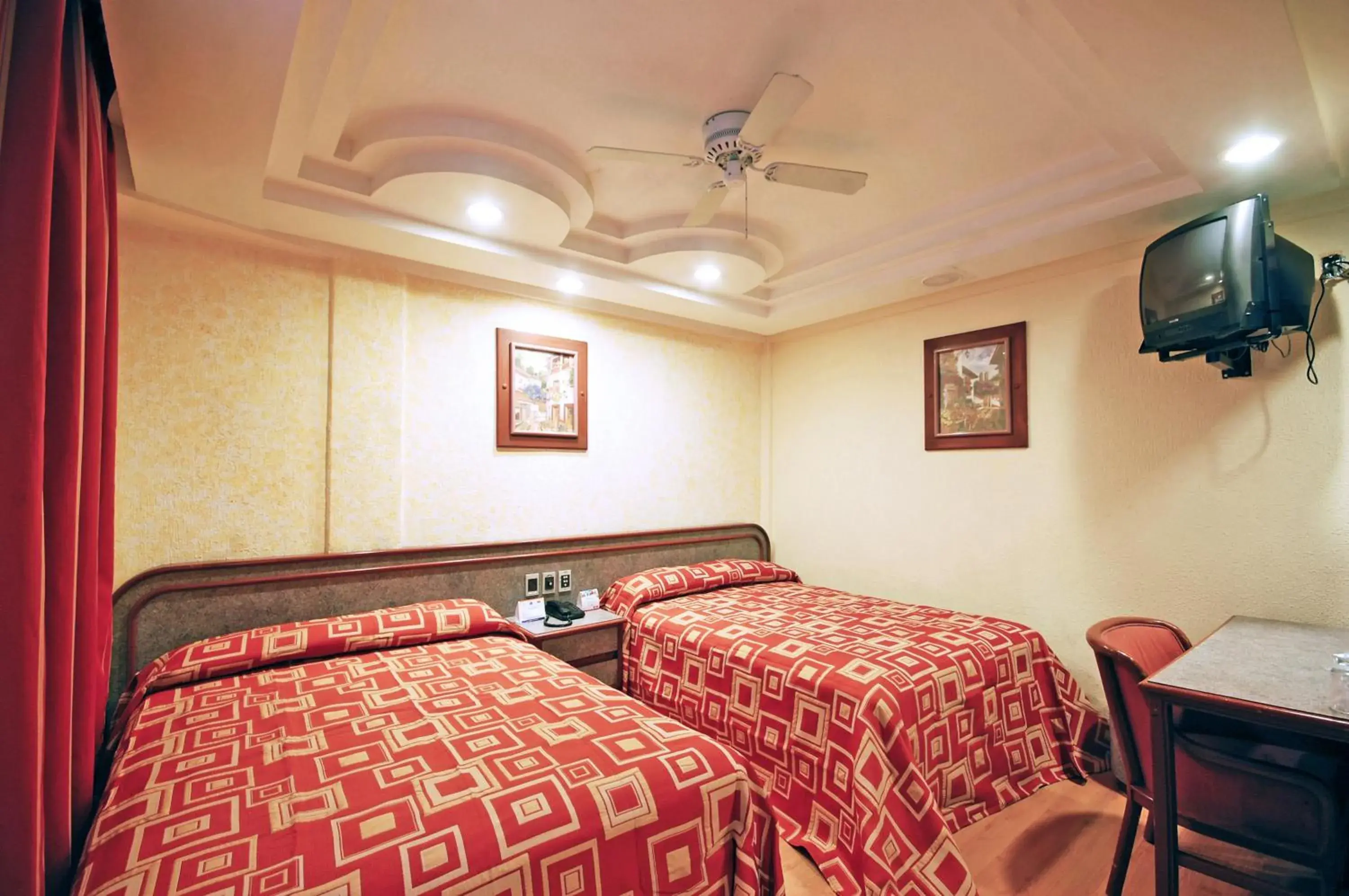 Twin Room in Hotel Azores Twin Room in Hotel Azores