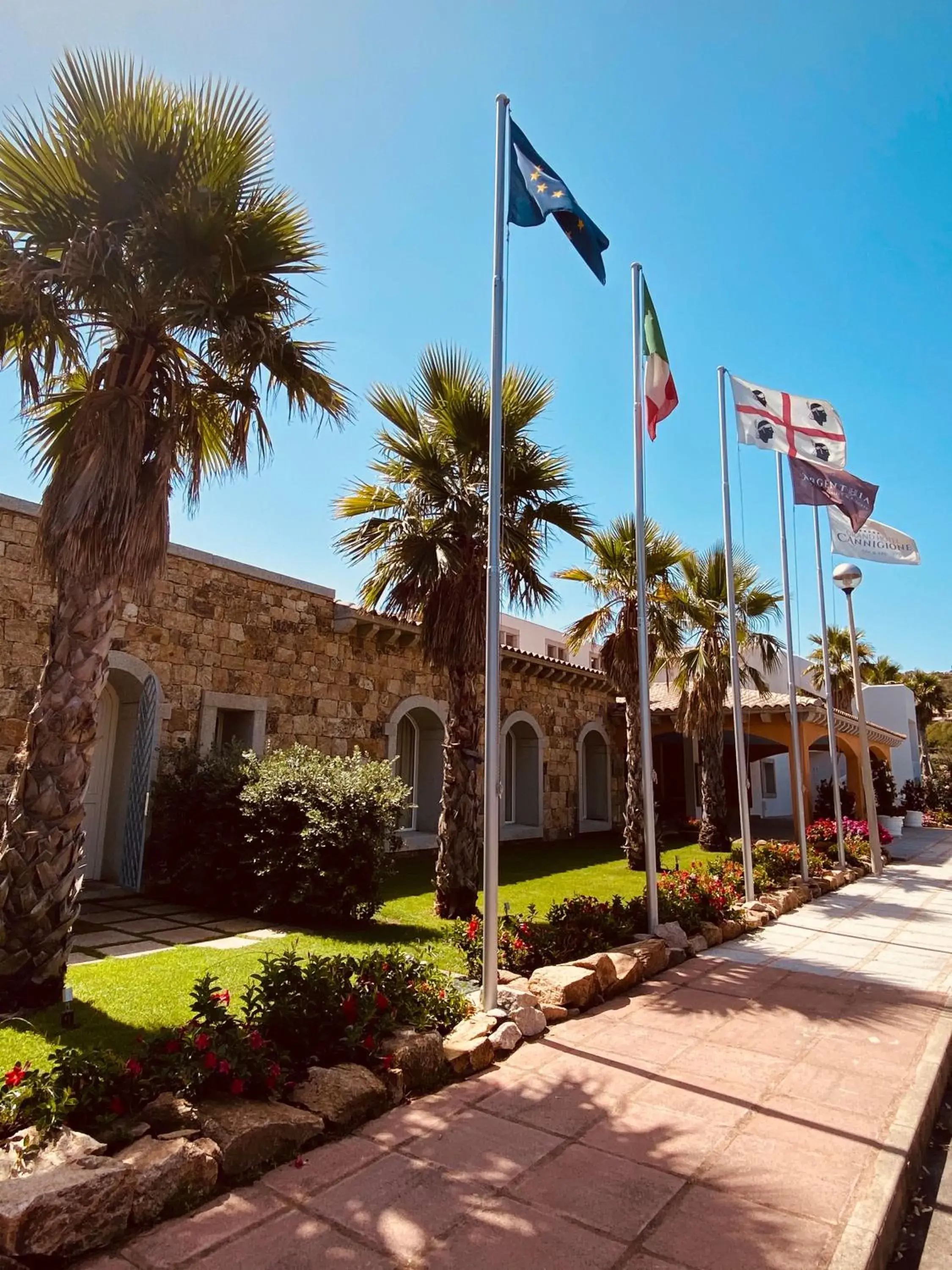 Facade/entrance in Grand Hotel Cannigione Facade/entrance in Grand Hotel Cannigione