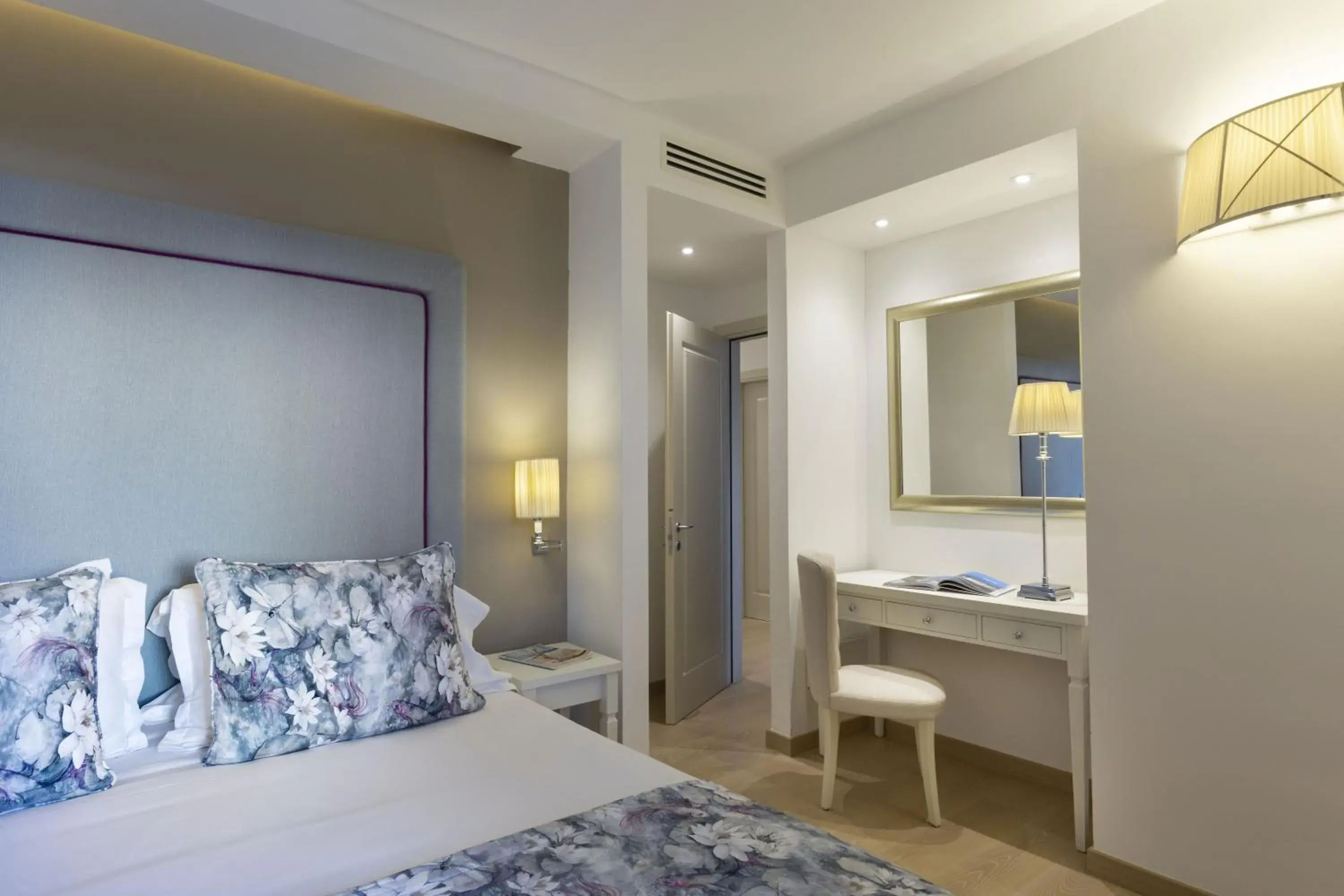 Bed in Grand Hotel Cannigione Bed in Grand Hotel Cannigione