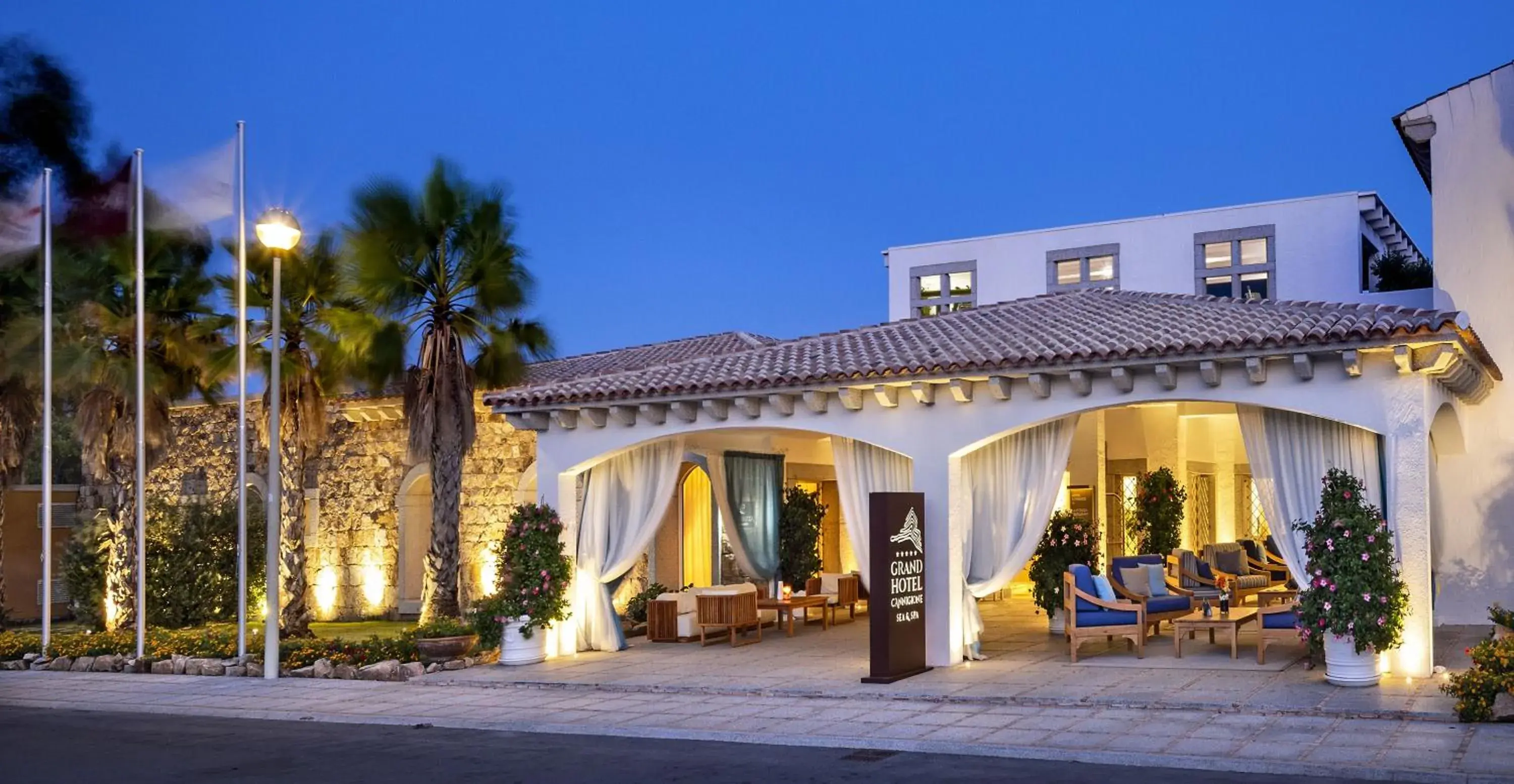 Facade/entrance in Grand Hotel Cannigione Facade/entrance in Grand Hotel Cannigione