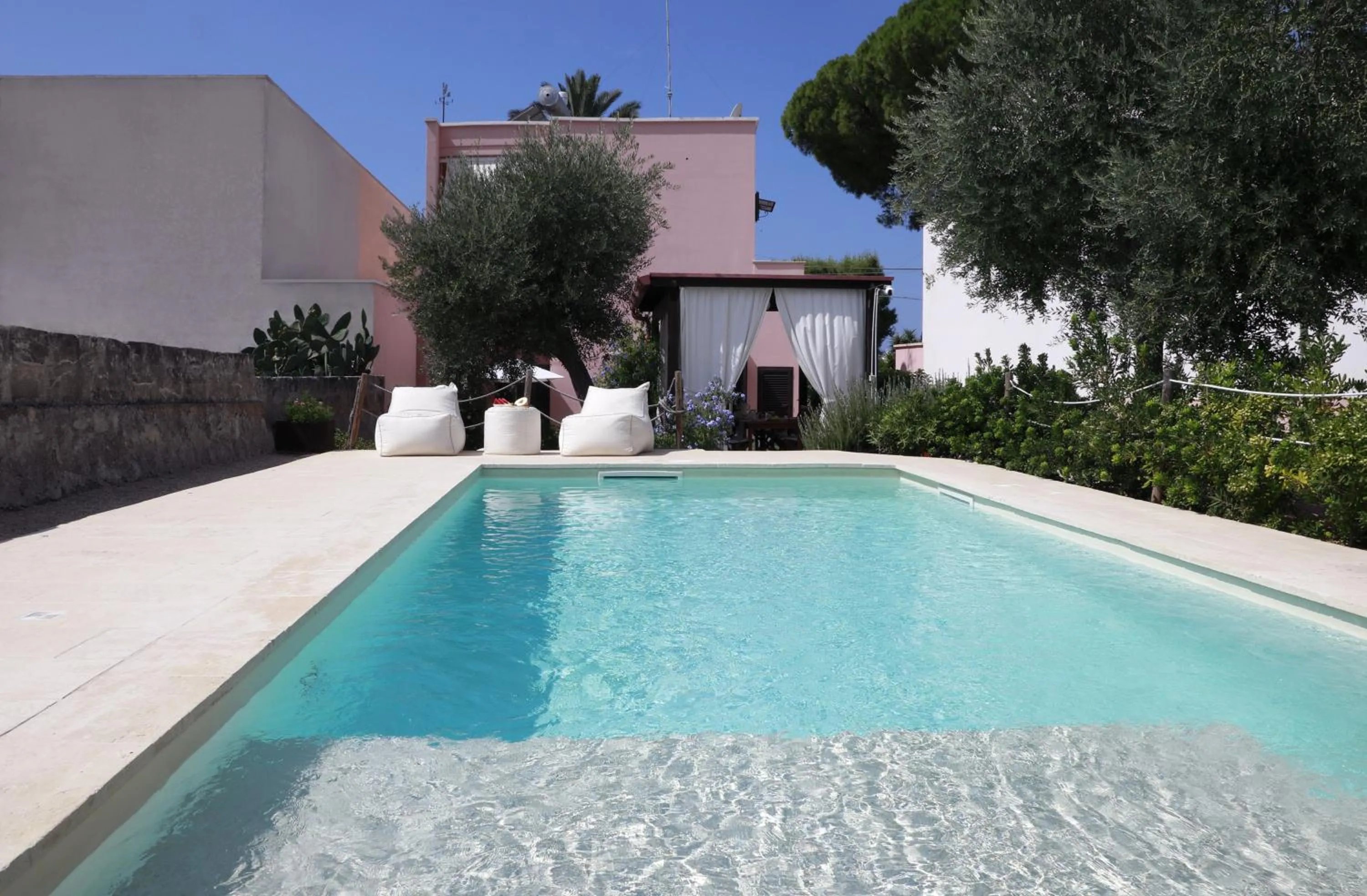 Pool view in B&B Happy Days Golfo di Gallipoli