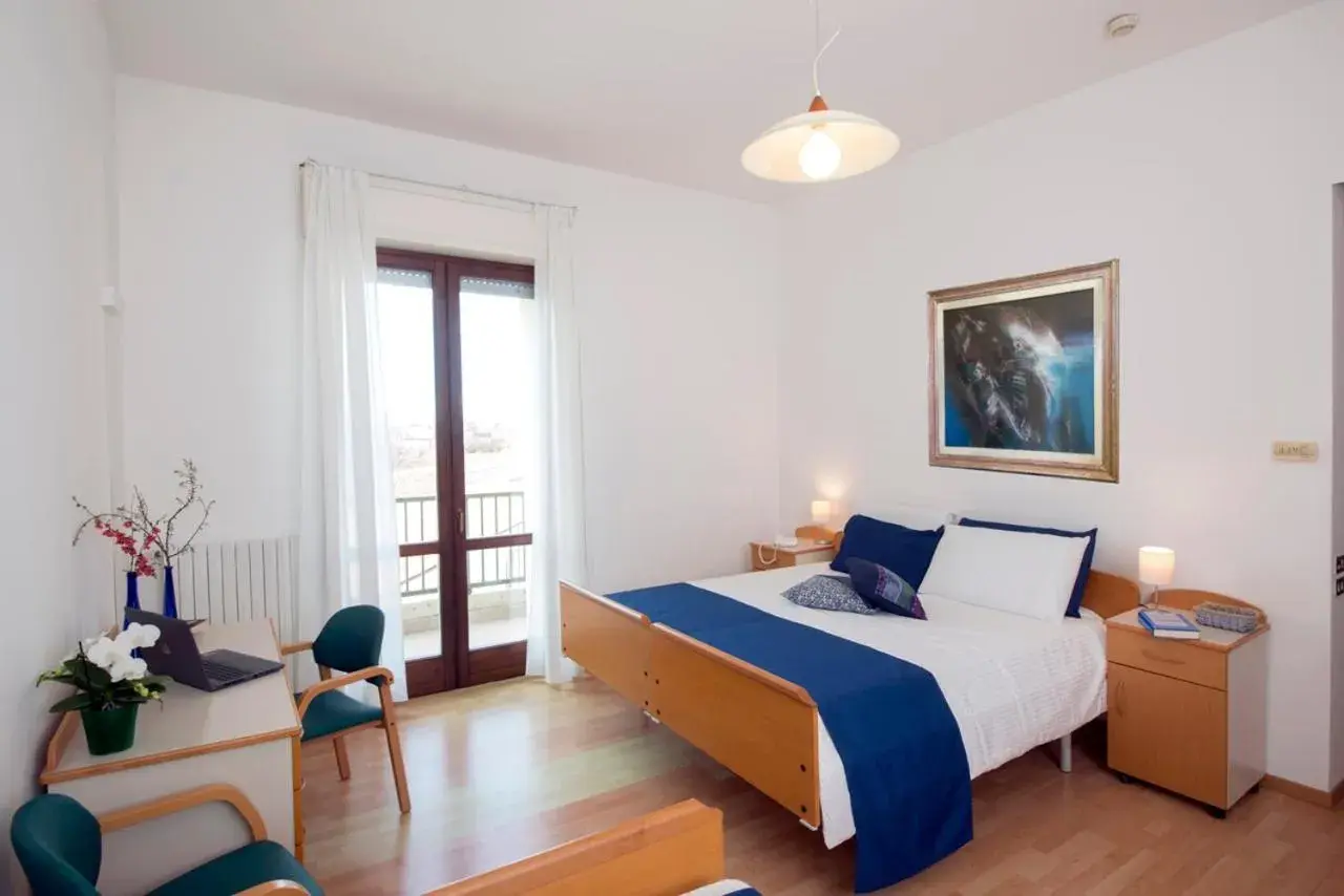 Triple Room in Casa Al Carmine Triple Room in Casa Al Carmine