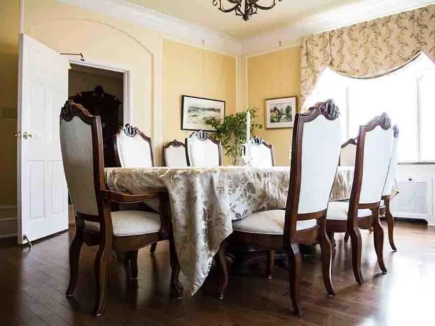 Dining area in The Manor on Front
