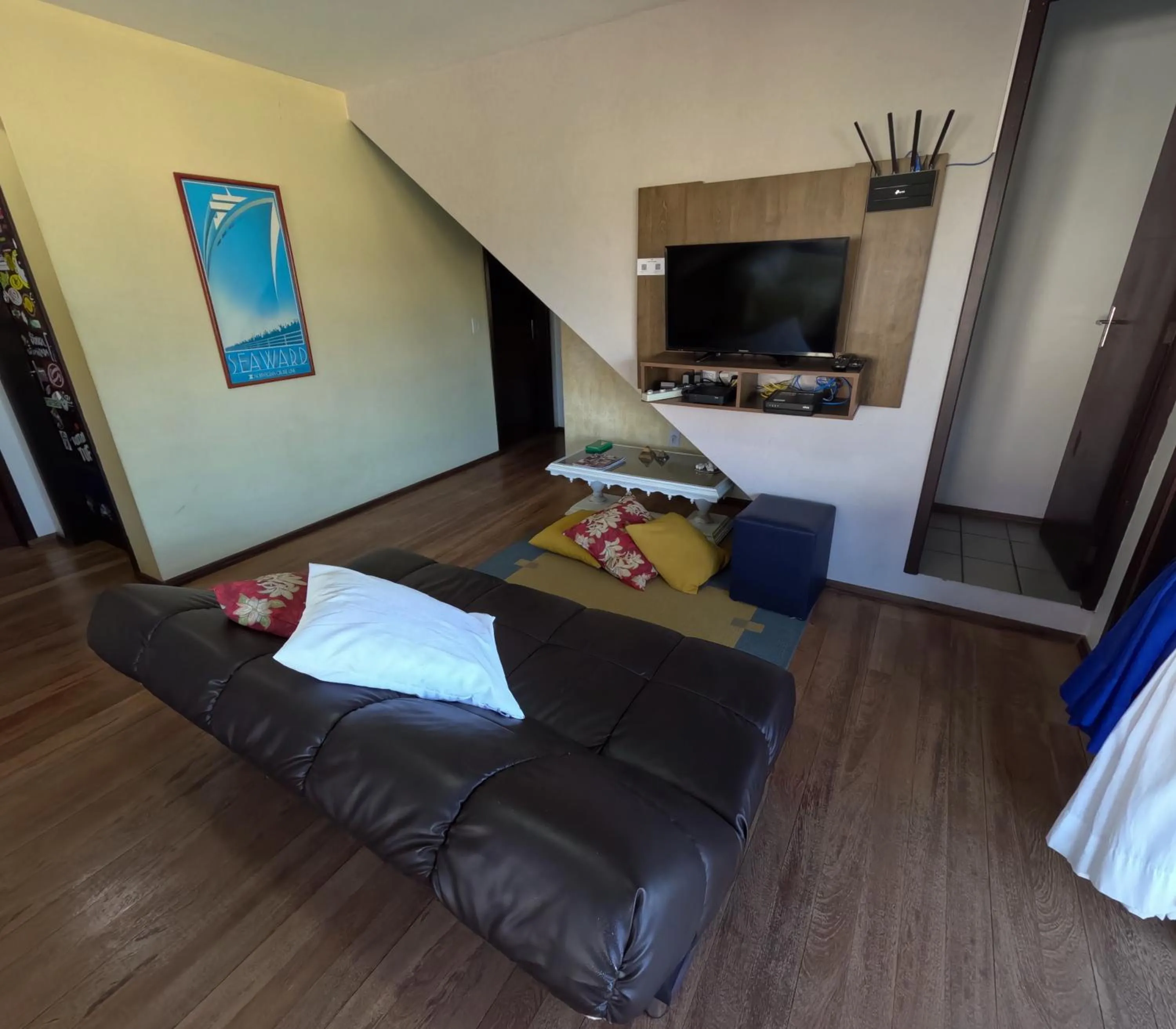 Communal lounge/ TV room, Bed in Santinho Hostel