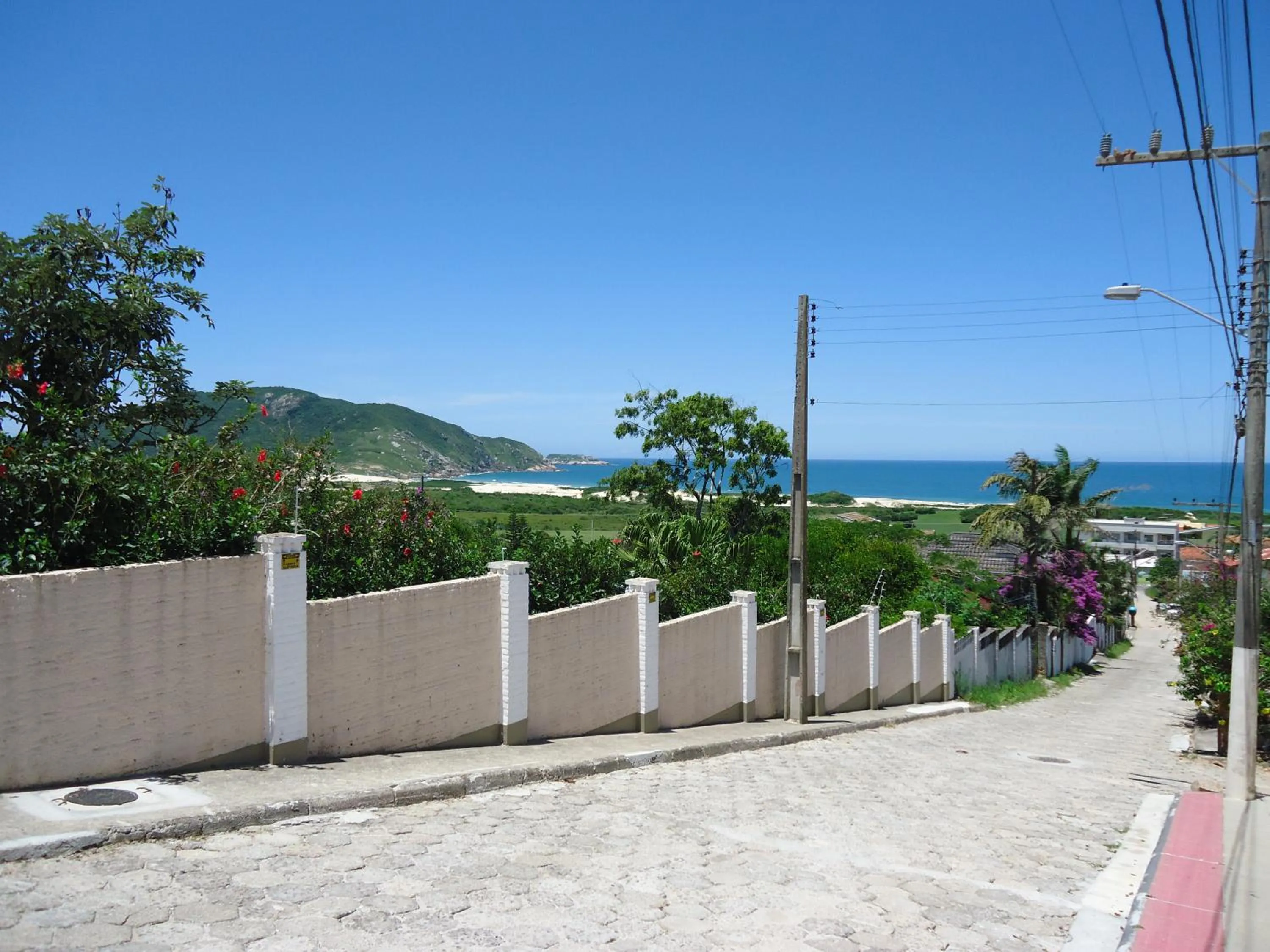Quiet street view in Santinho Hostel