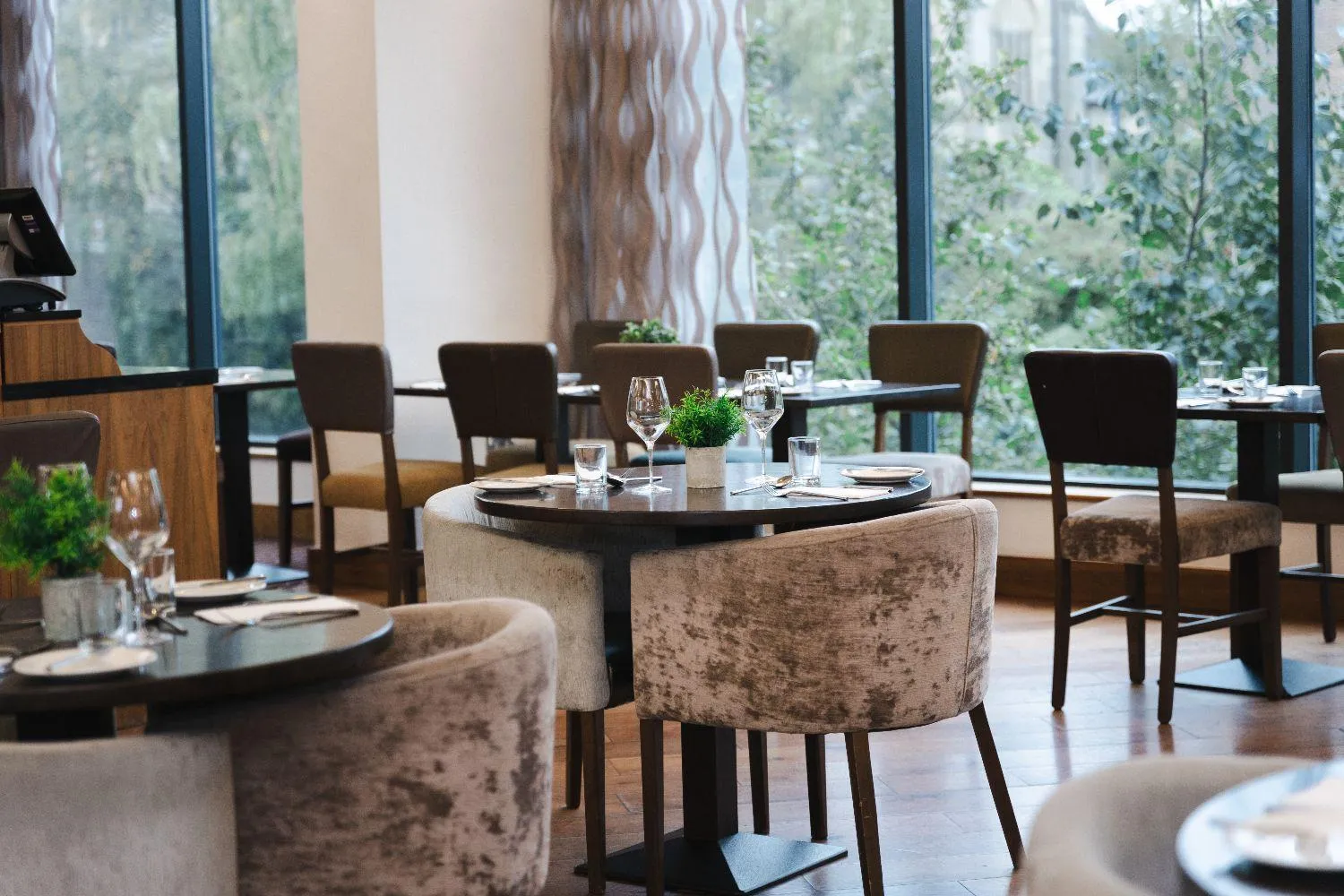 Restaurant/places to eat in Leonardo Hotel Derby