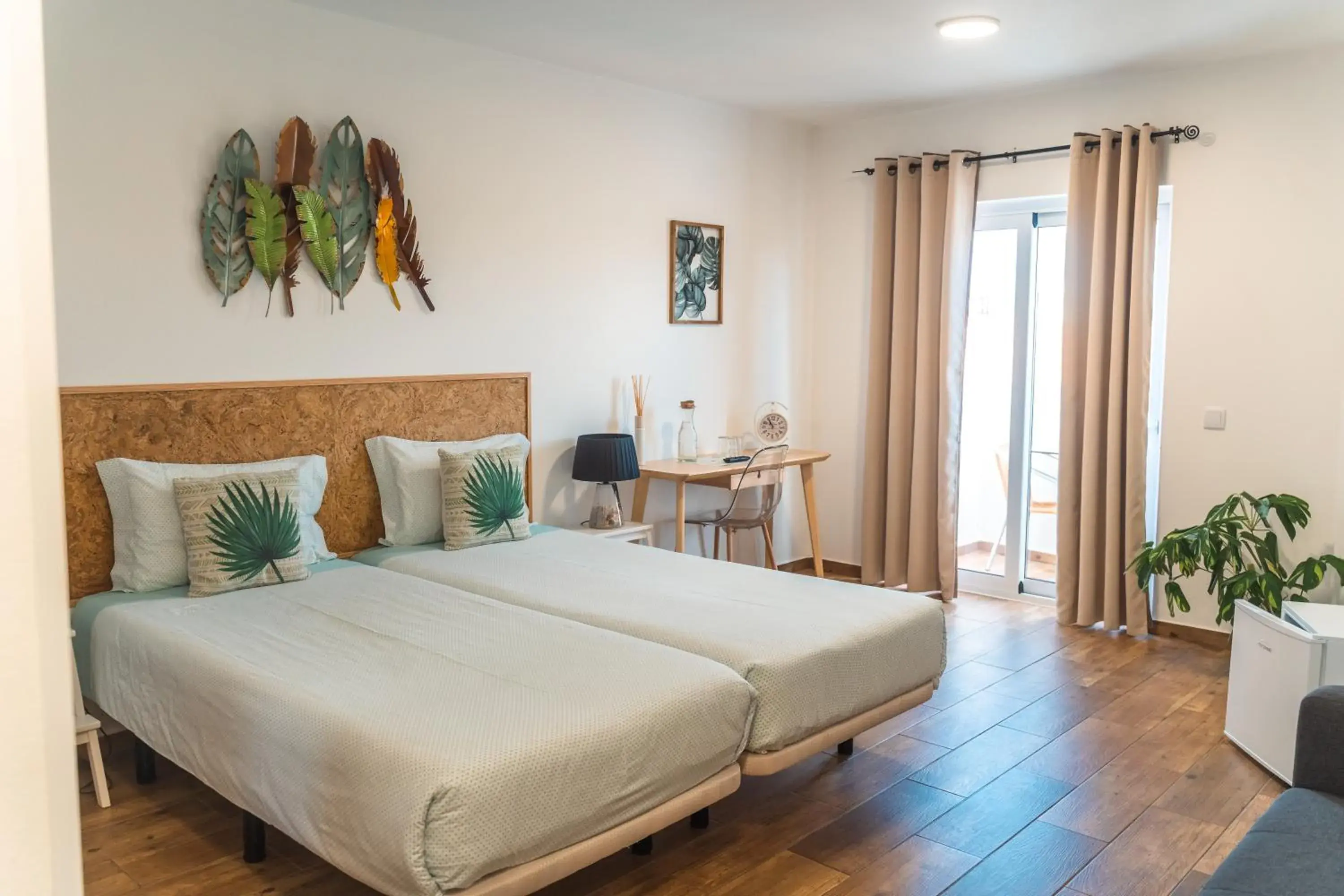 Standard Twin Room with Sofa in Sagres Sun Stay - Surf Camp & Hostel Standard Twin Room with Sofa in Sagres Sun Stay - Surf Camp & Hostel