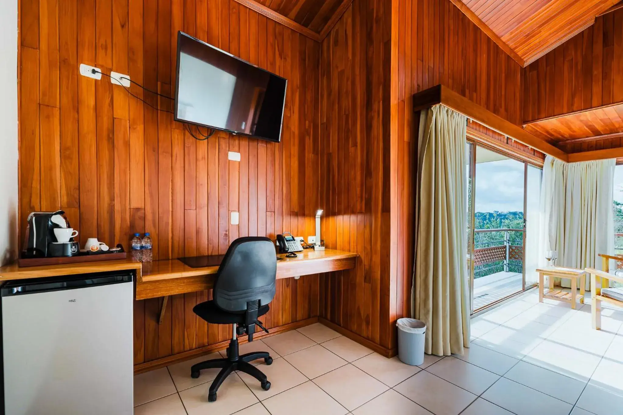 Property building in Ficus Sunset Suites Property building in Ficus Sunset Suites