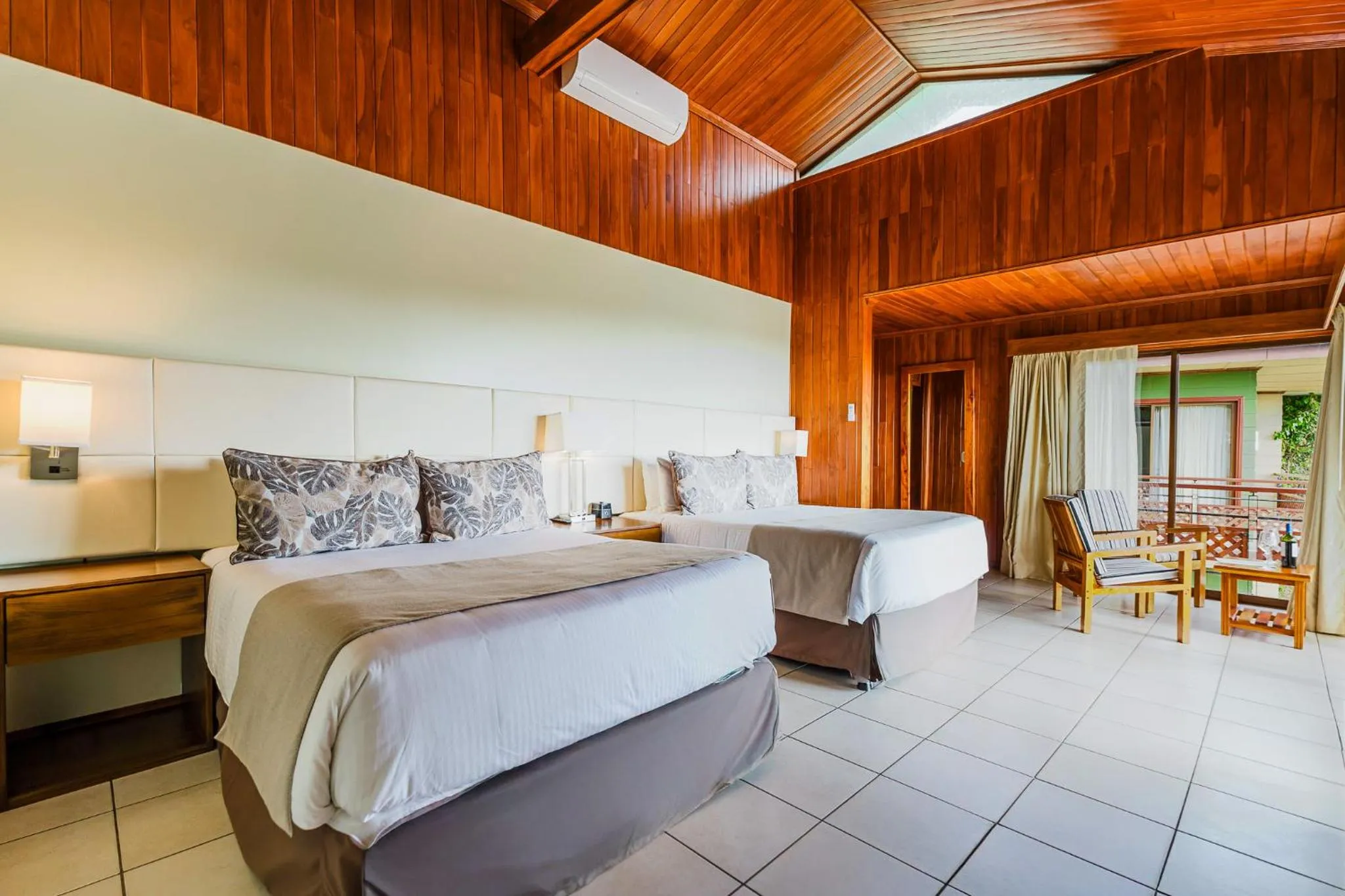 Property building, Bed in Ficus Sunset Suites