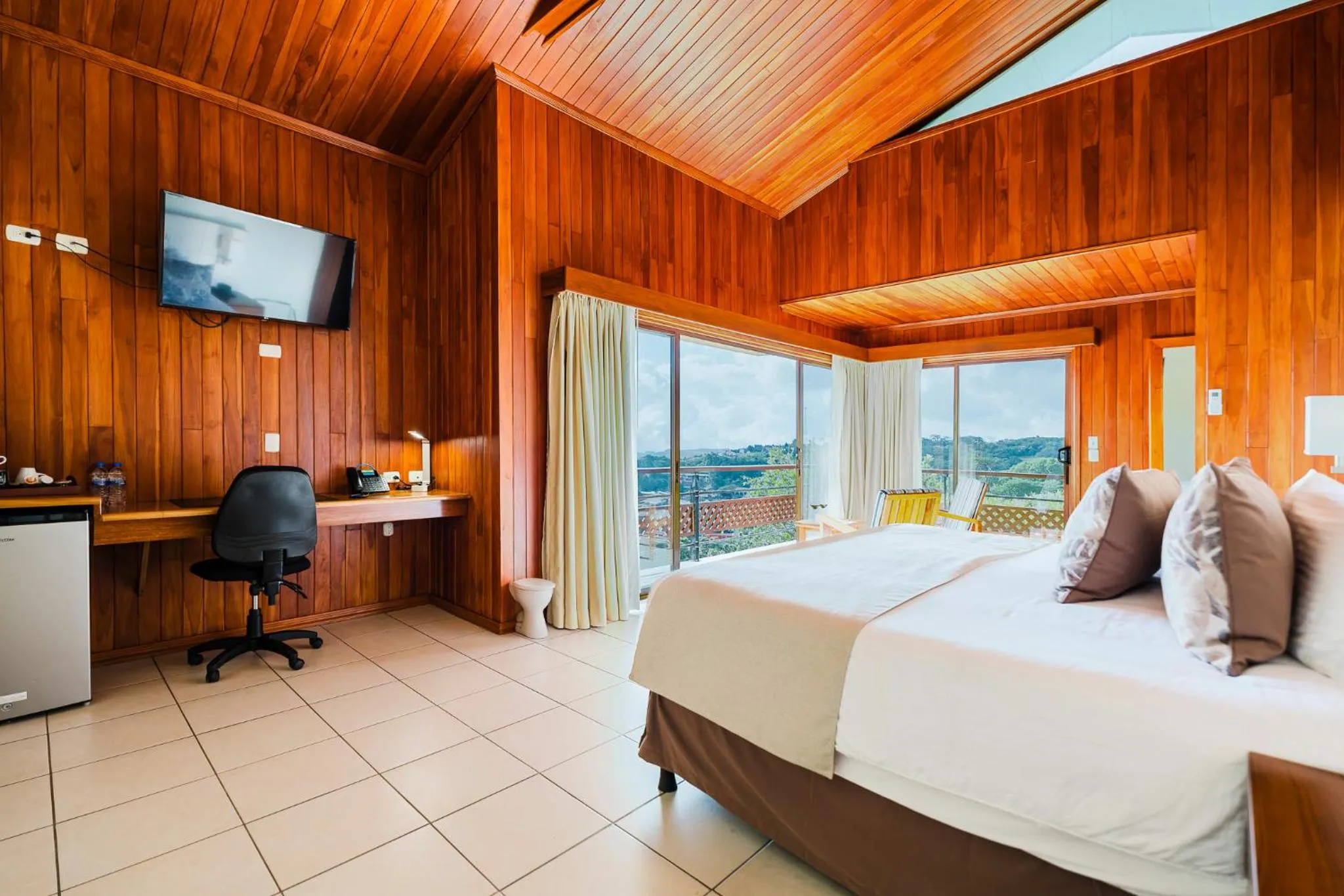 Property building, Bed in Ficus Sunset Suites