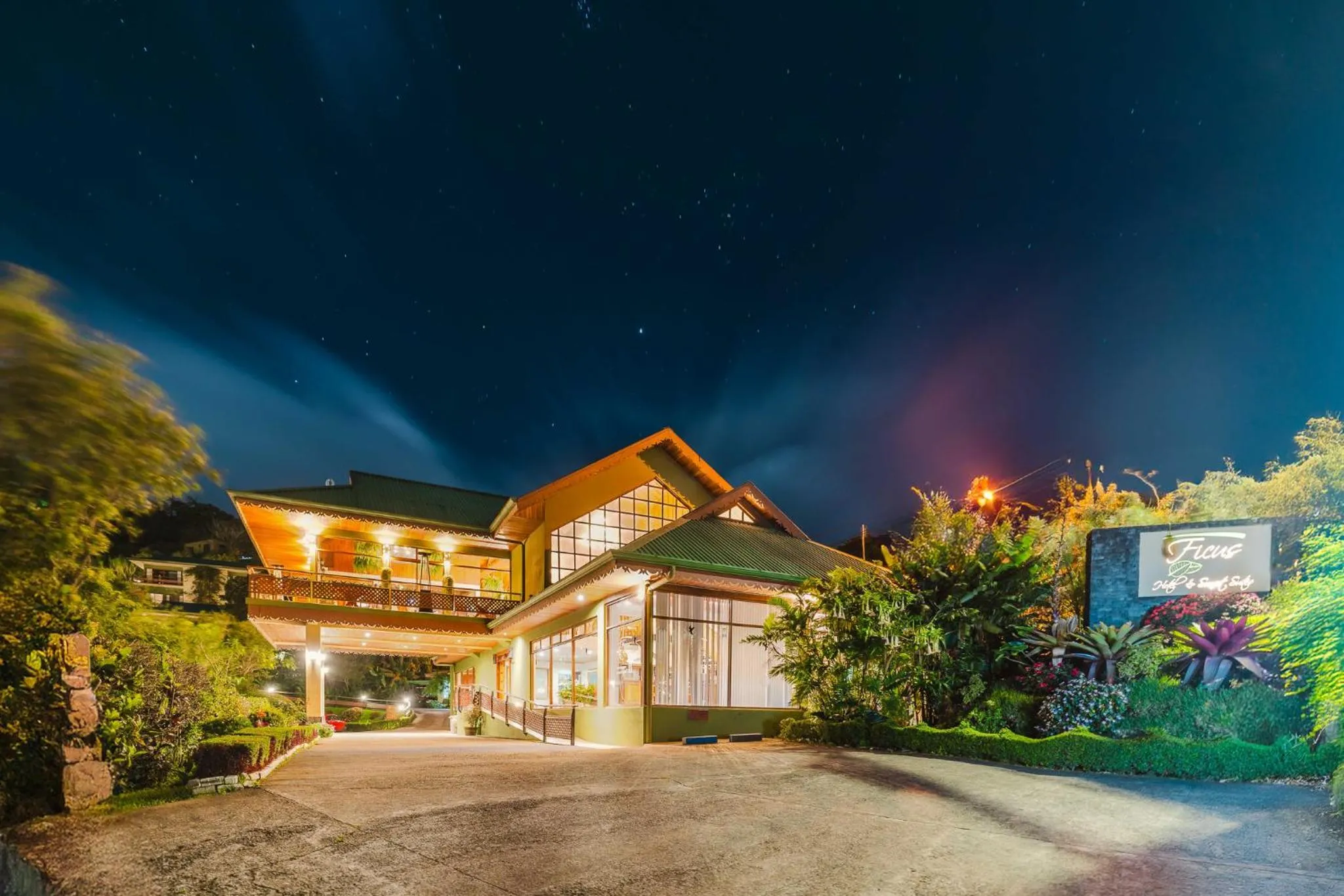 Property building in Ficus Sunset Suites