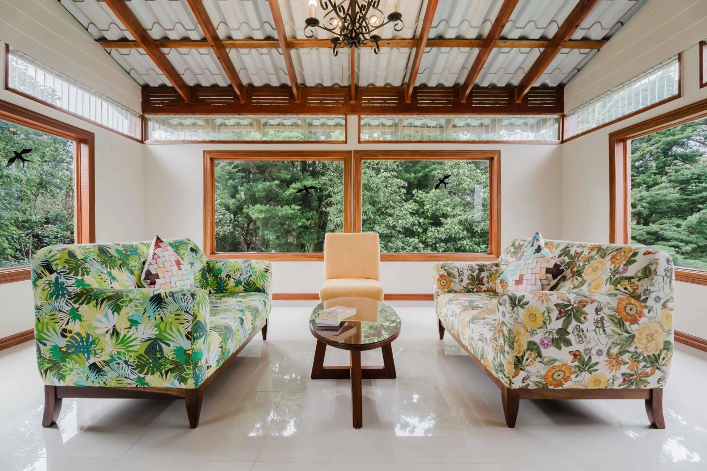 Living room in Hotel Heliconia - Monteverde