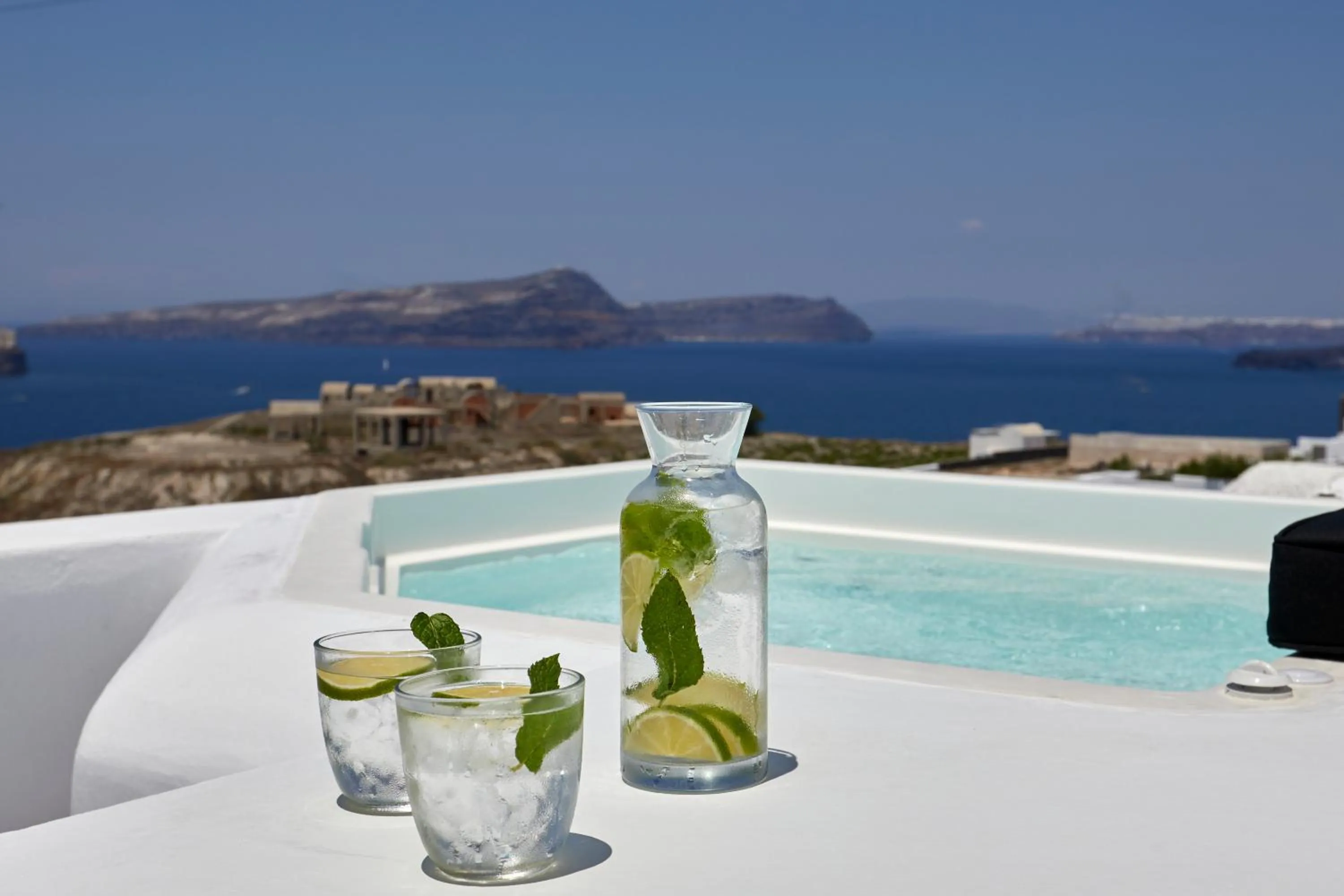 Hot Tub in Sunset Faros